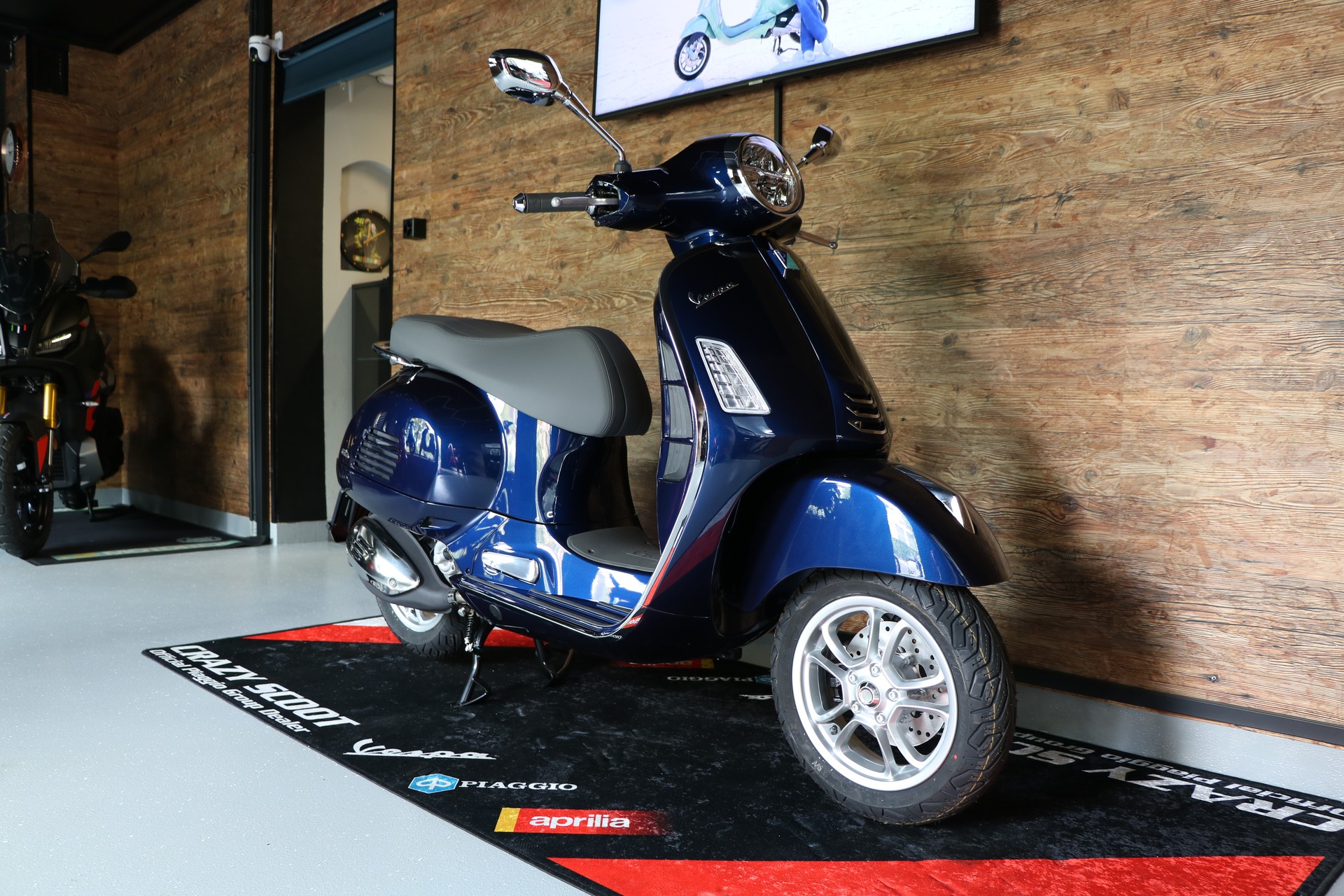 PIAGGIO Vespa GTS-image-1