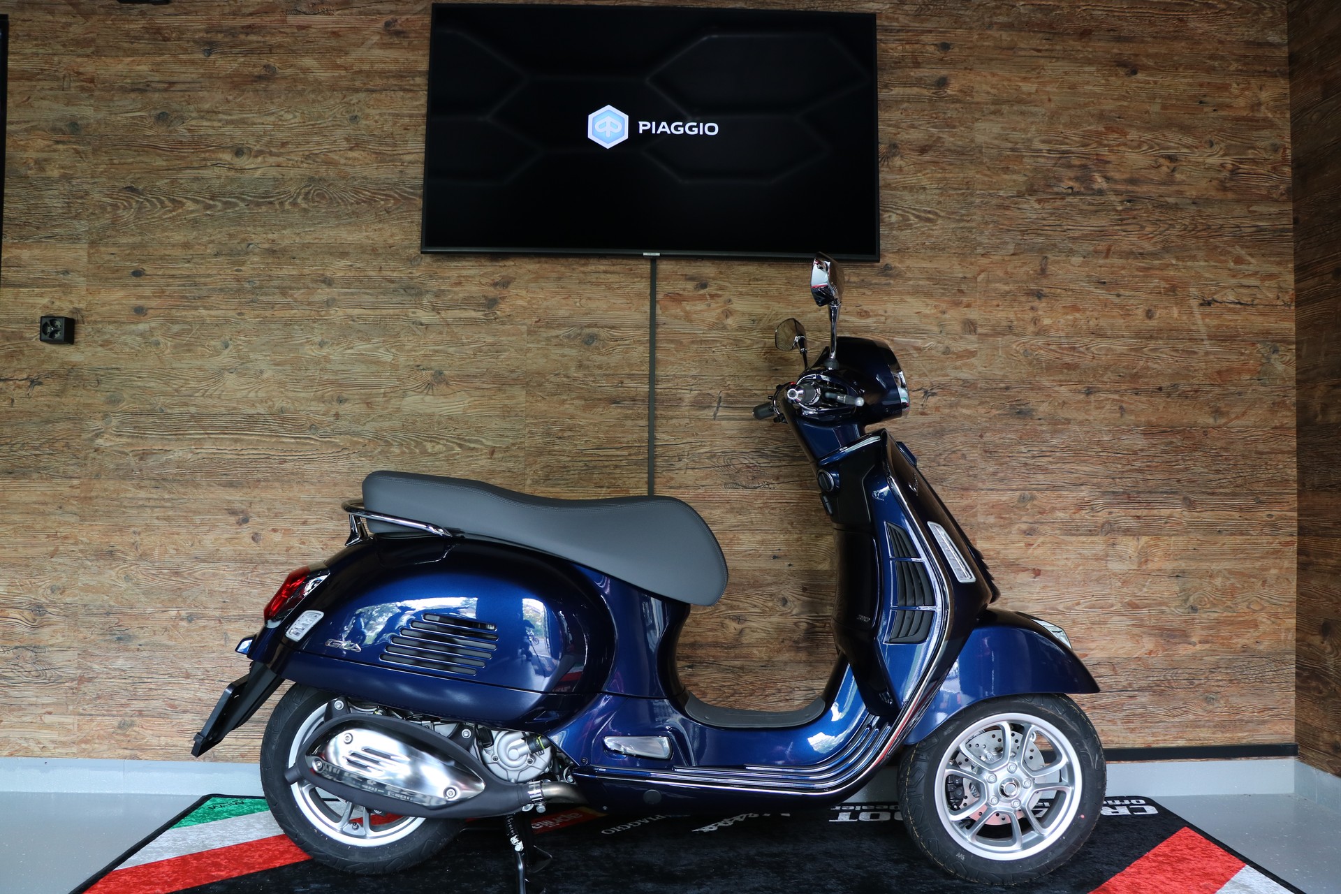 PIAGGIO Vespa GTS-image-0
