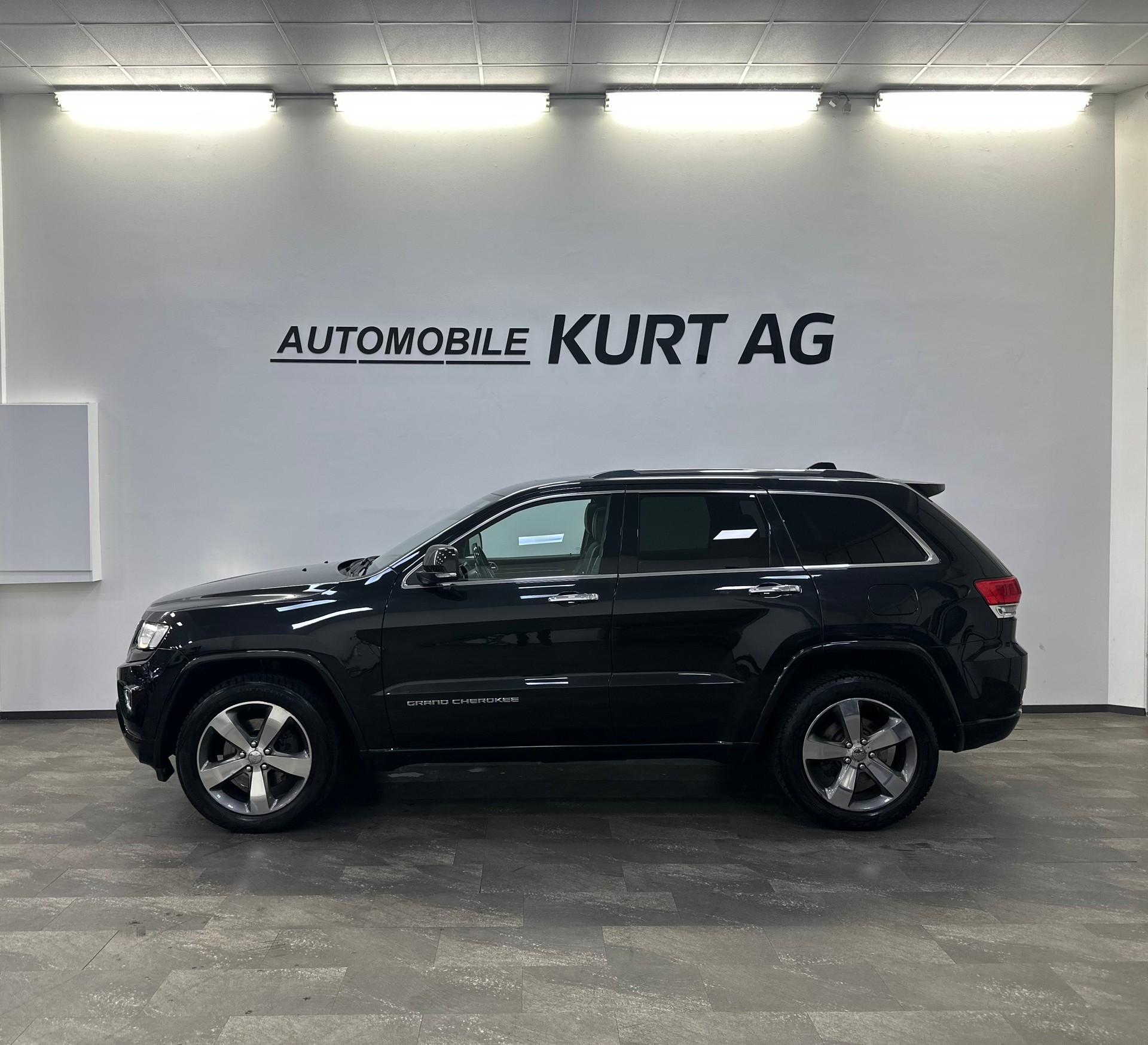 JEEP Grand Cherokee 3.0 CRD Overland Automatic-showroom-element-2