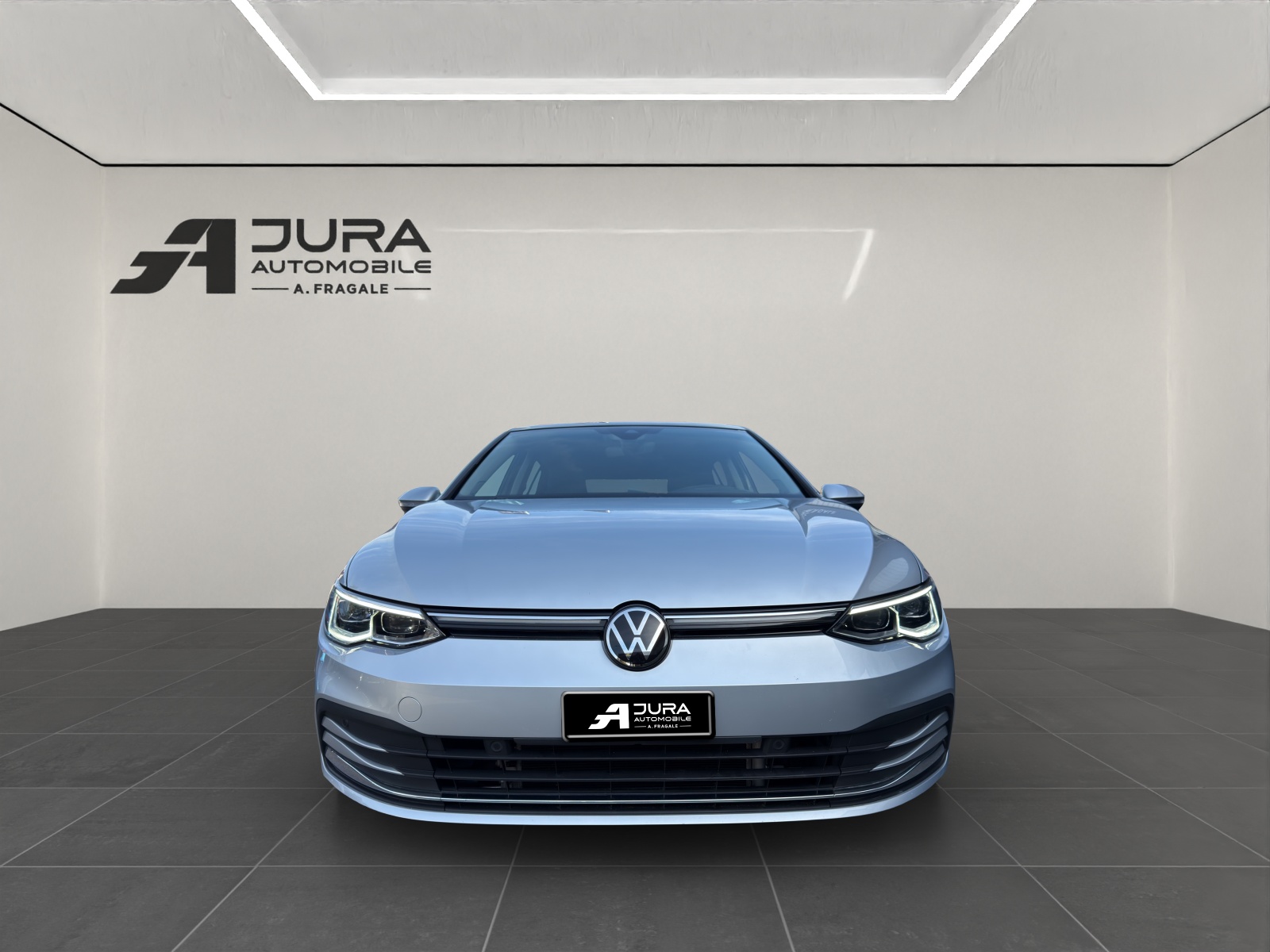 VW Golf VIII 2.0 TSI Style DSG 4motion-image-2