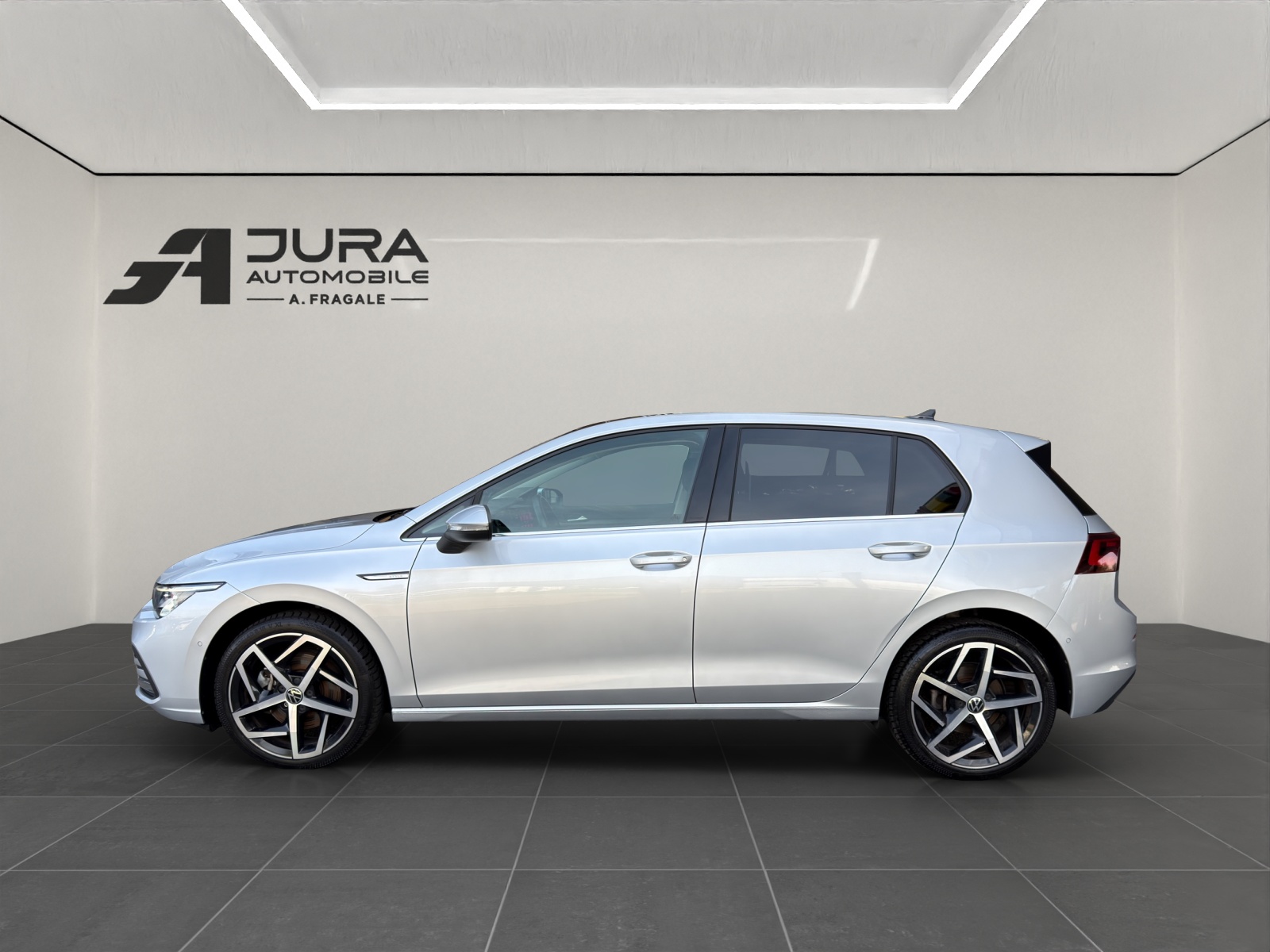 VW Golf VIII 2.0 TSI Style DSG 4motion-image-3