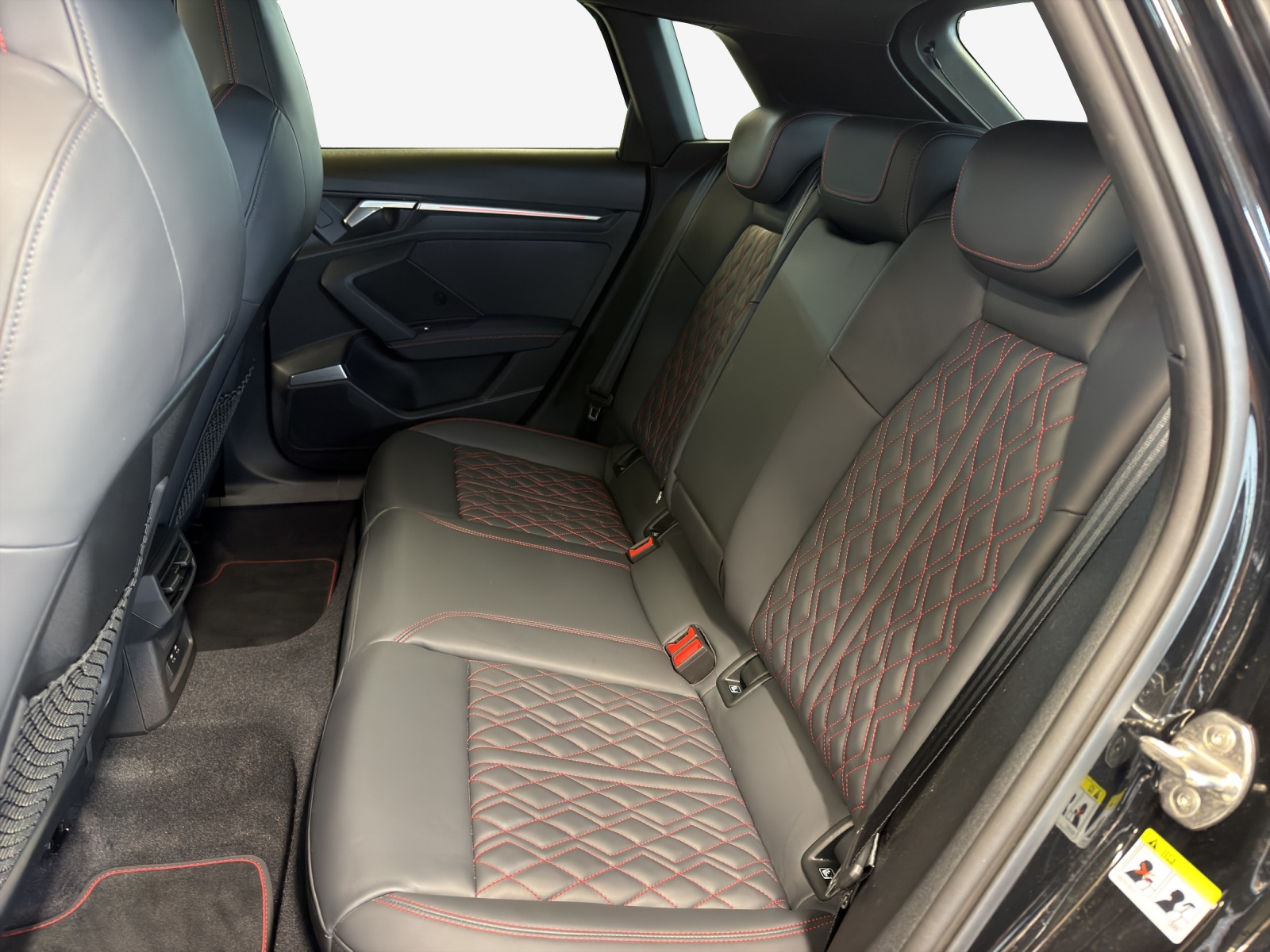 AUDI S3 Sportback 2.0 TFSI quattro S-tronic-image-11