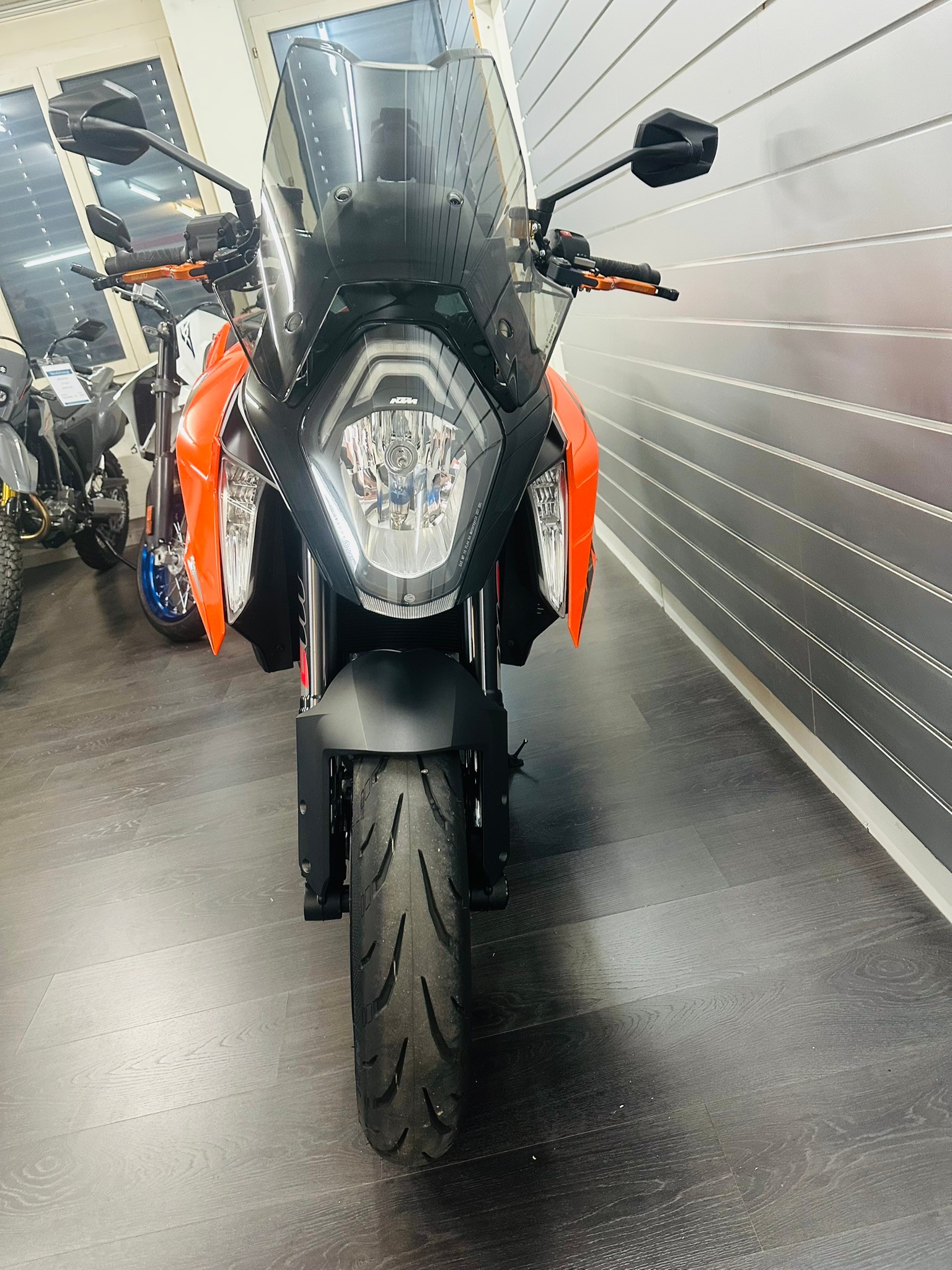 KTM 1290 Super Duke GT-image-2