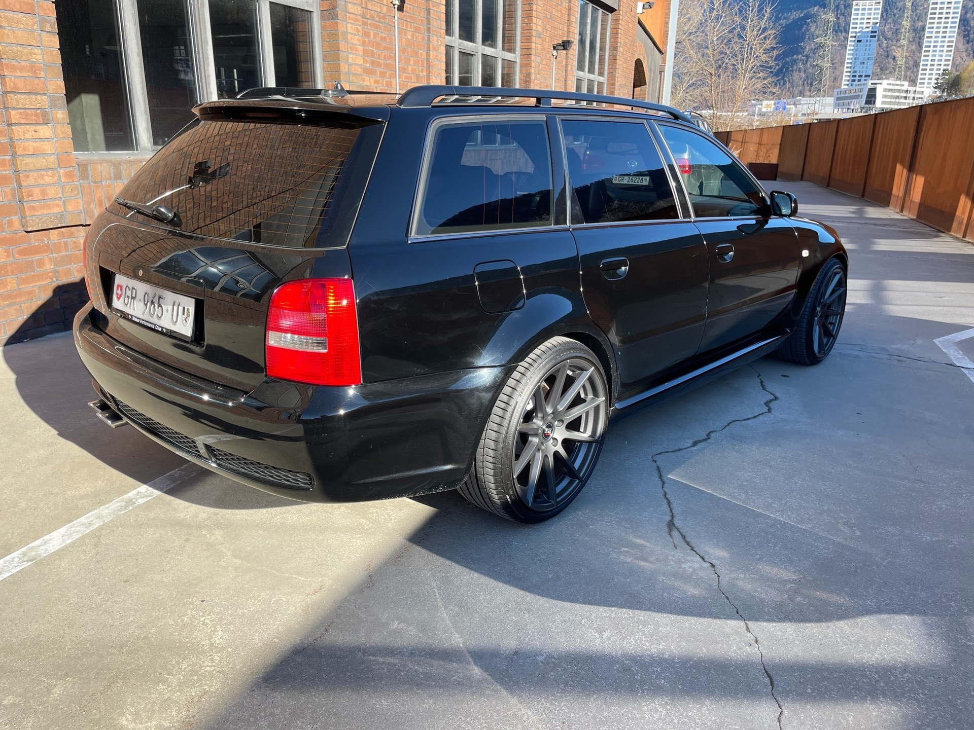 AUDI RS4 Avant quattro-image-2