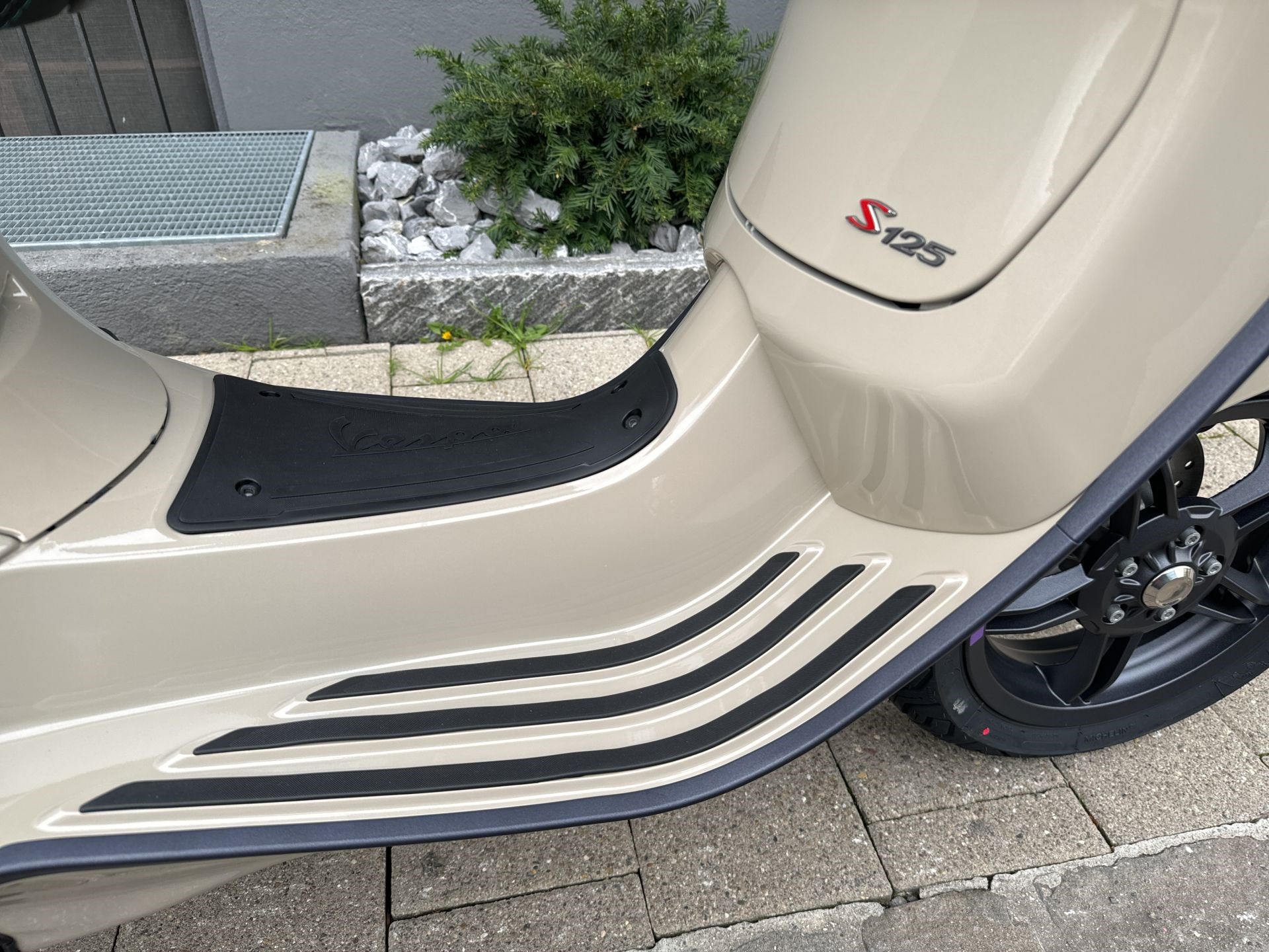 PIAGGIO Vespa Primavera 125 Sport ABS E5+-image-11