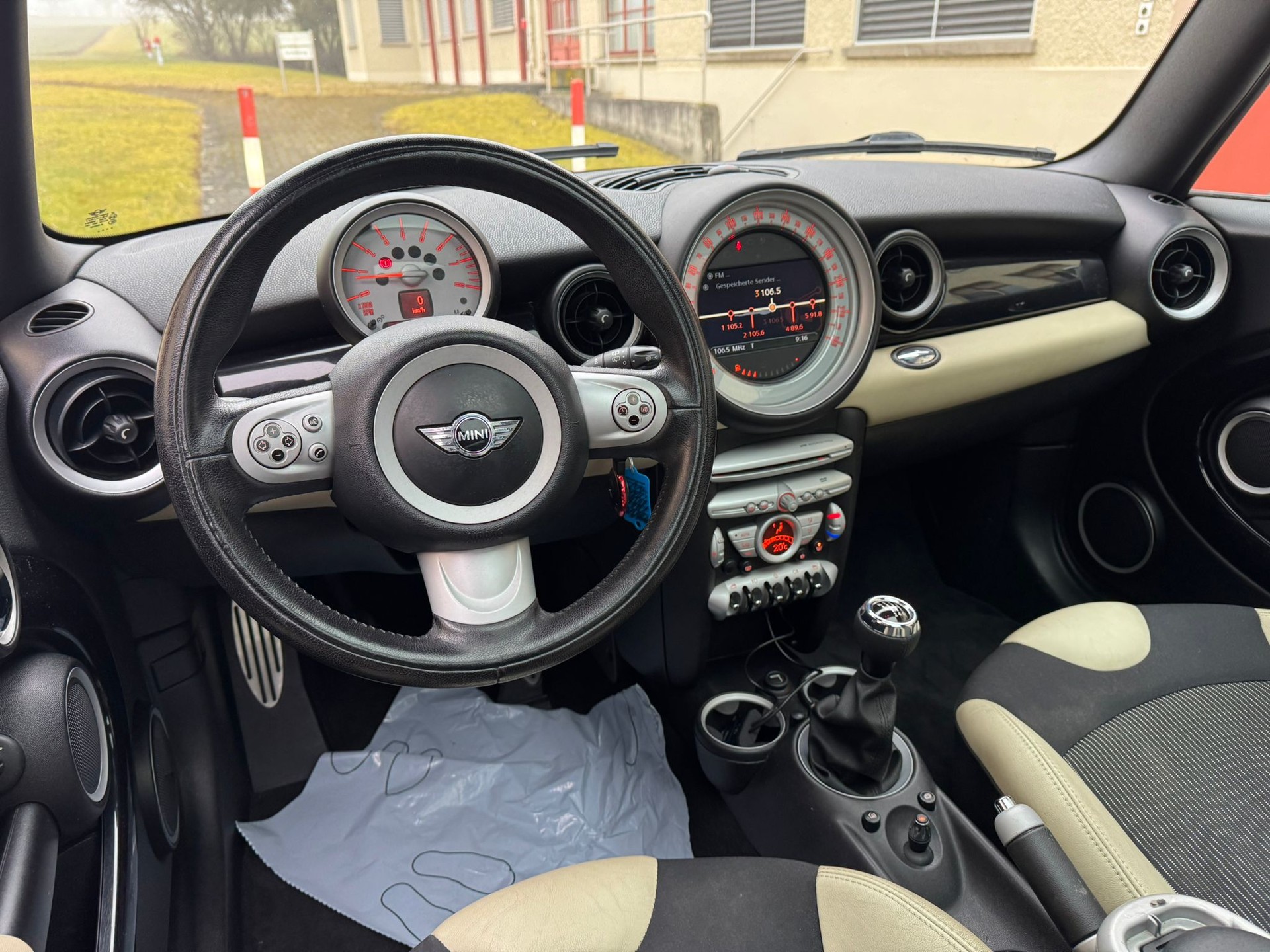 MINI Mini Cooper S-image-12