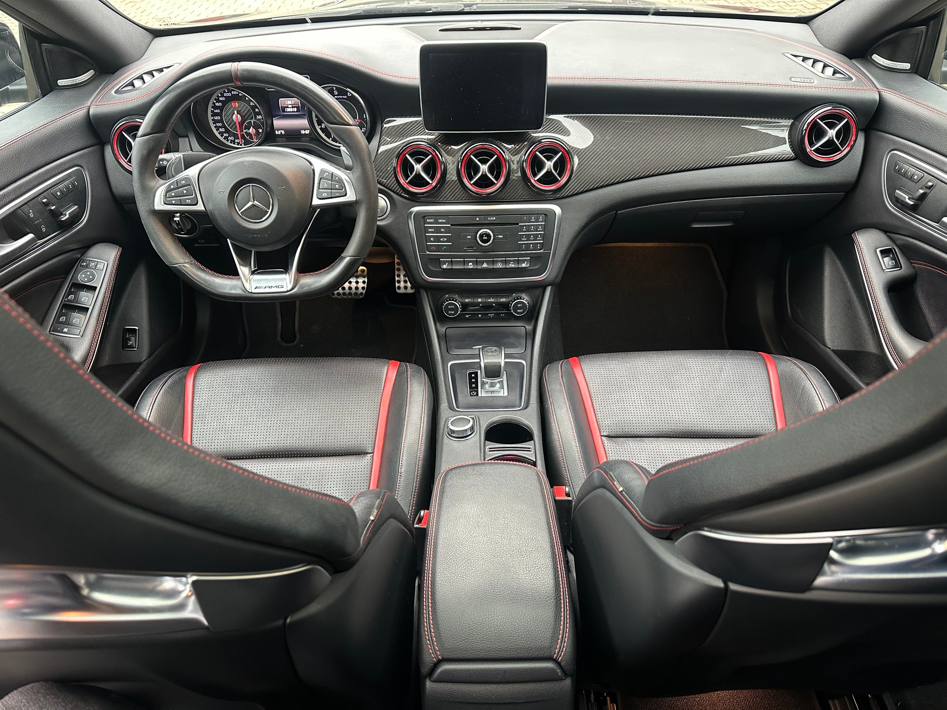 MERCEDES-BENZ CLA 45 AMG 4Matic Speedshift-image-7