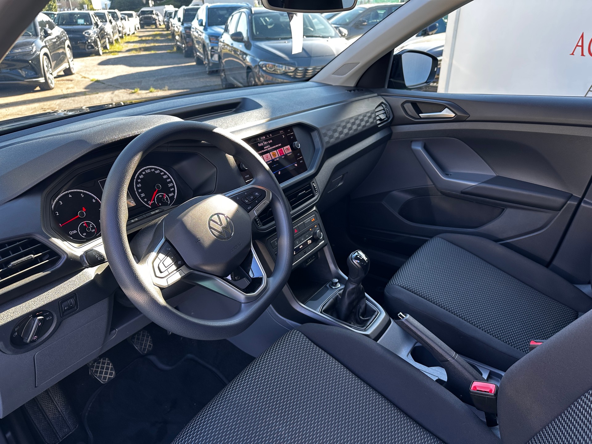 VW T-Cross 1.0 TSI Life-image-7