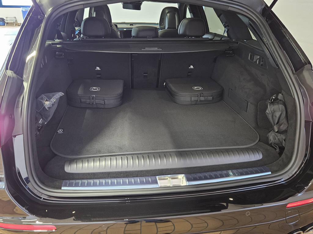 MERCEDES-BENZ E 53 AMG Hybrid 4Matic+ Kombi-showroom-element-3