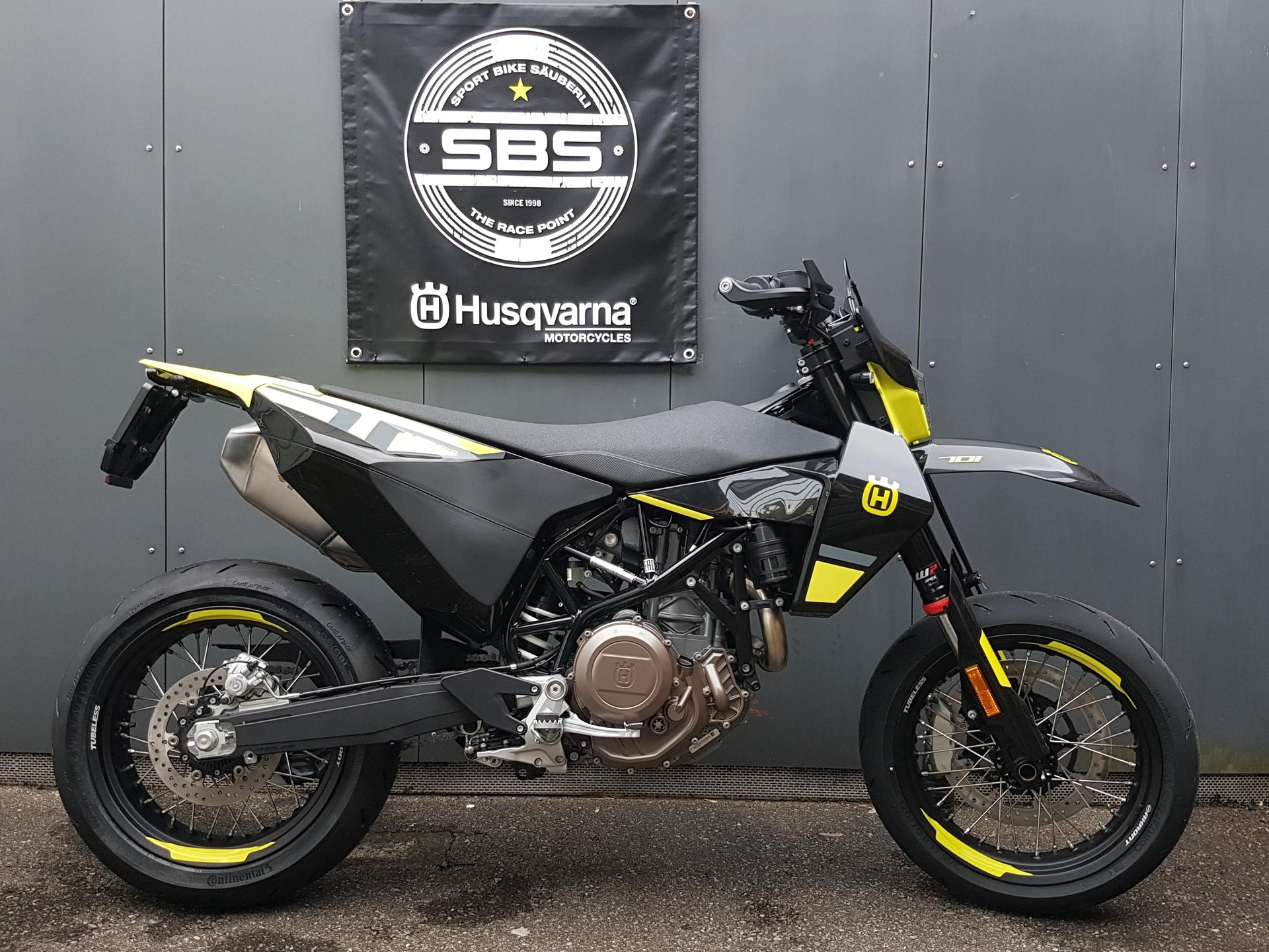 HUSQVARNA 701 Supermoto-image-0