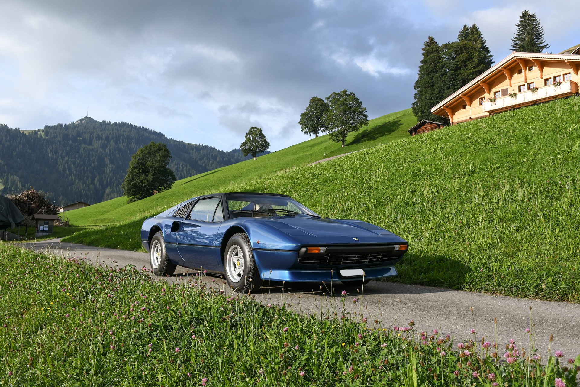 FERRARI GTS-image-1