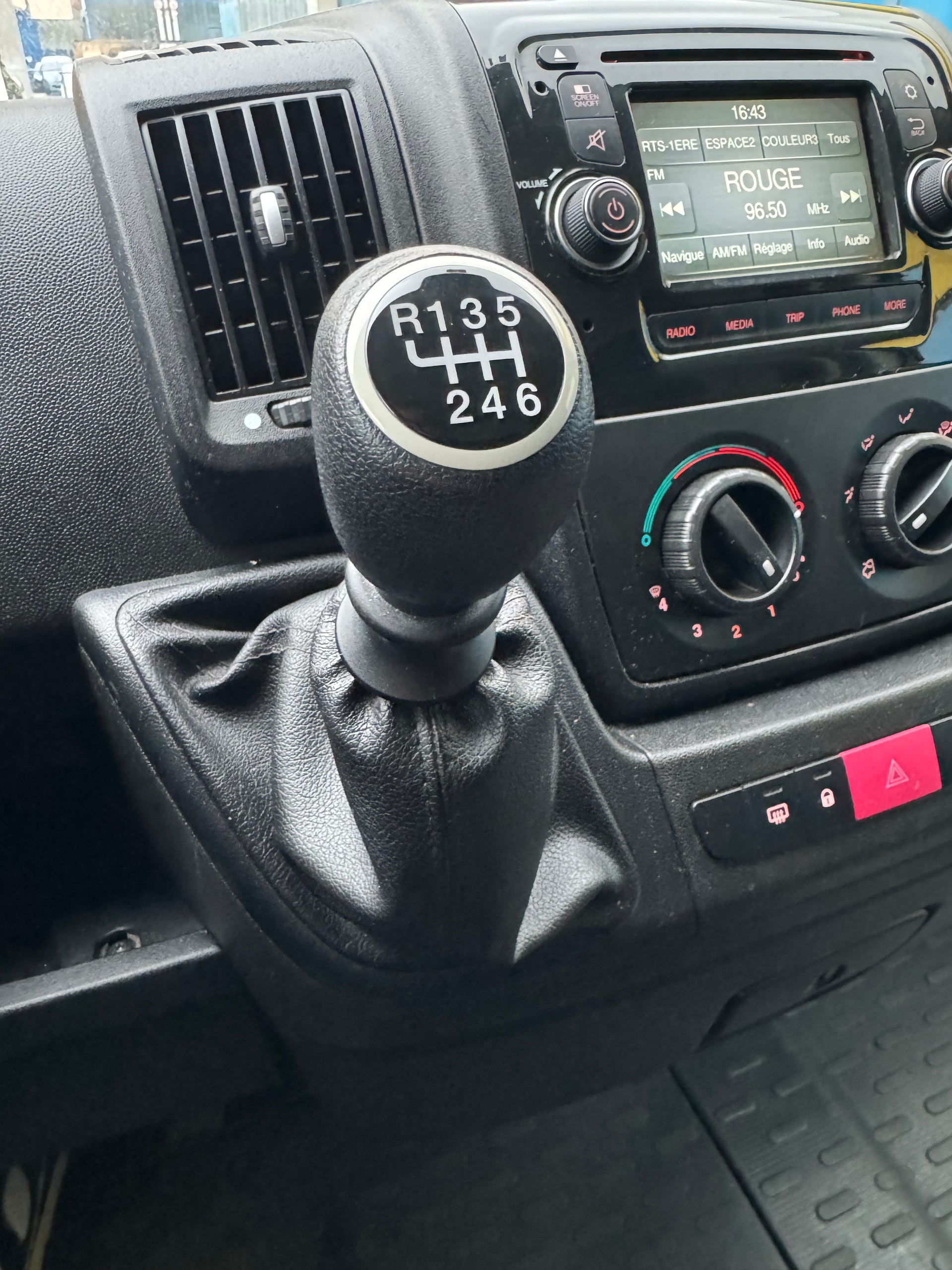 PEUGEOT Boxer 2.0 HDI 435 Active L4H3-image-12