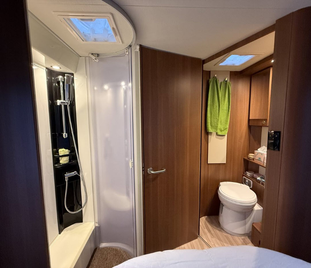 LMC Cruiser T 741 Premium-image-9