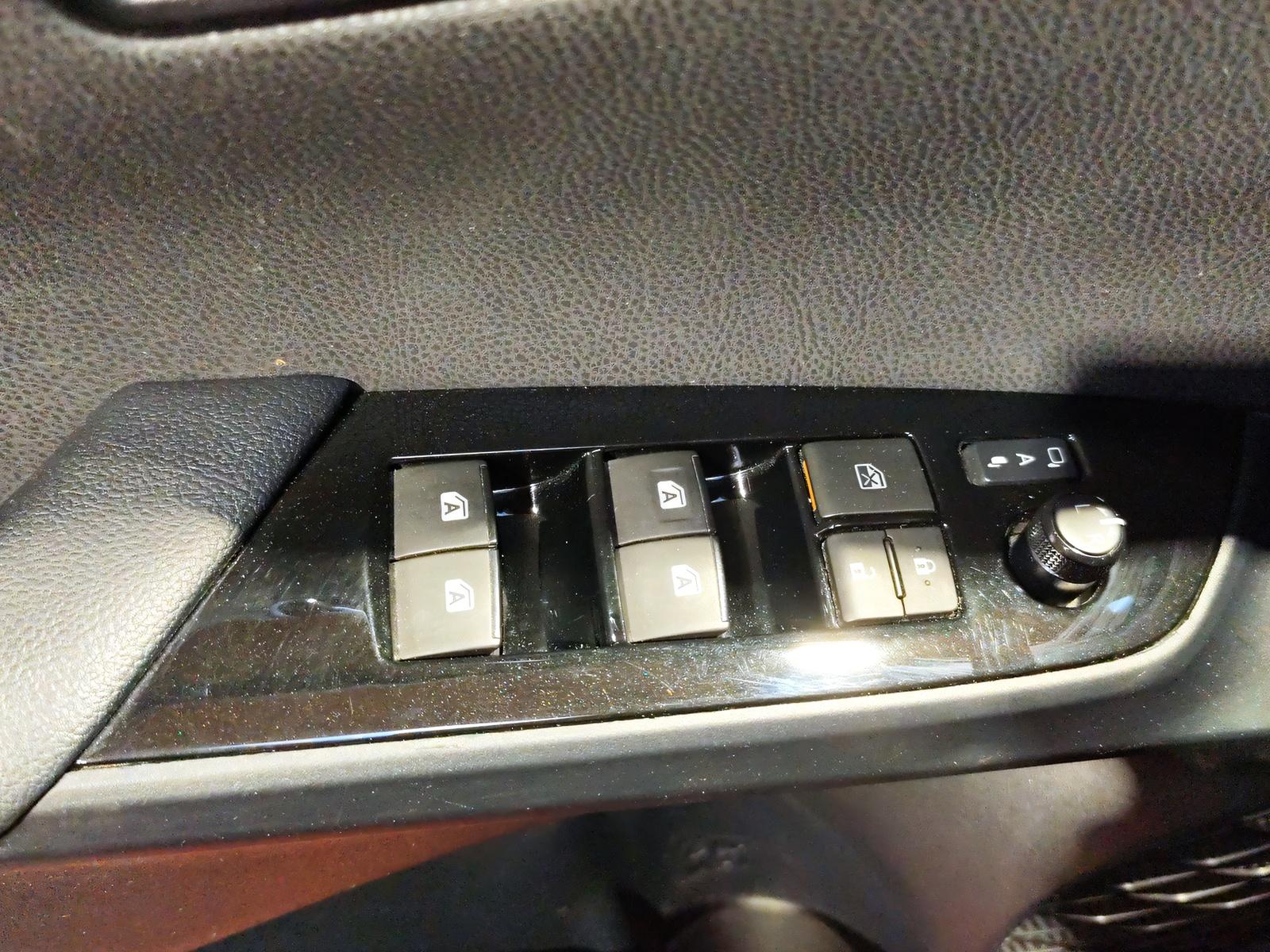 TOYOTA Prius 1.8 VVTi HSD Sol Premium-image-14