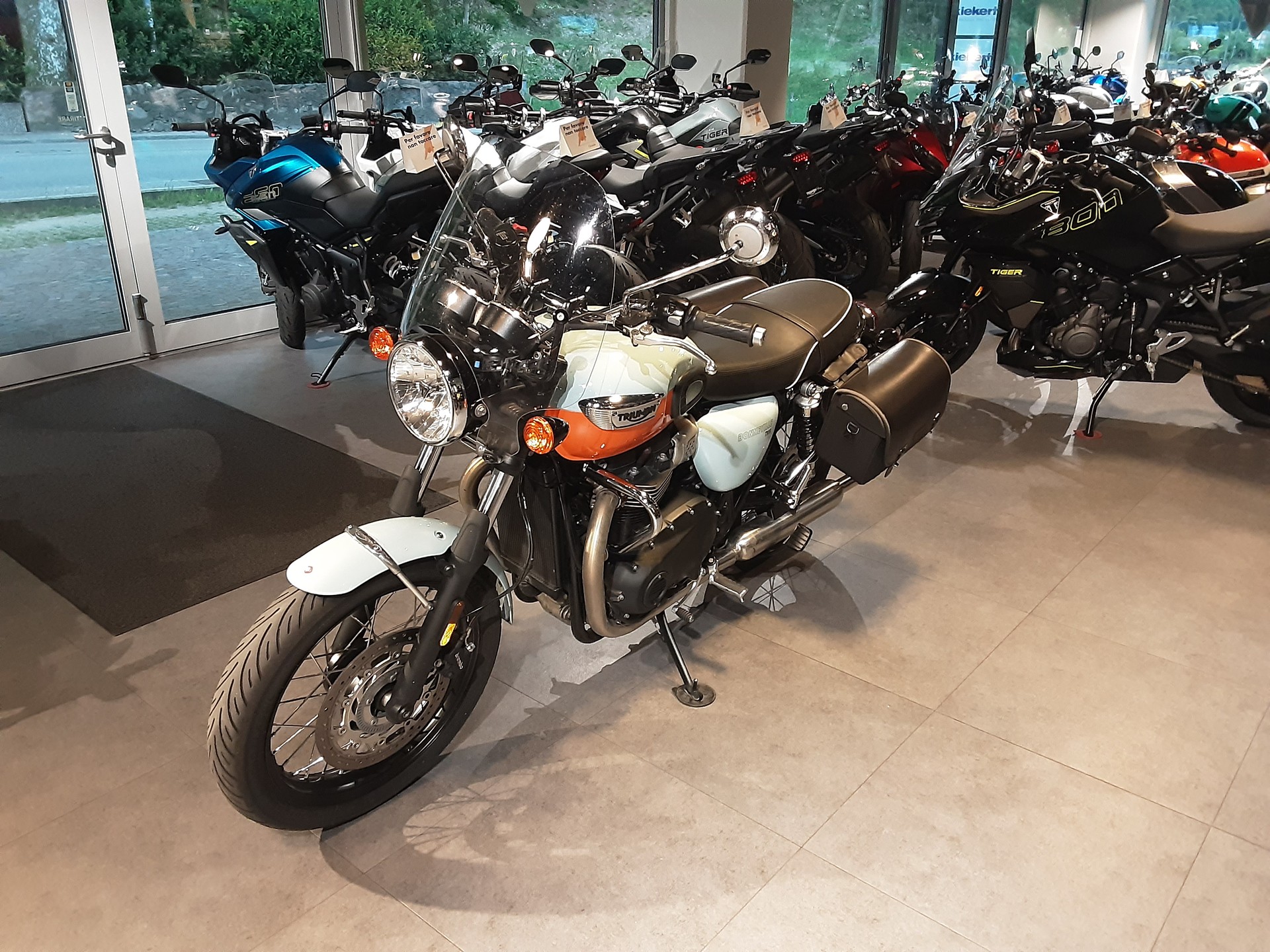 TRIUMPH Bonneville 900 T 100-image-3