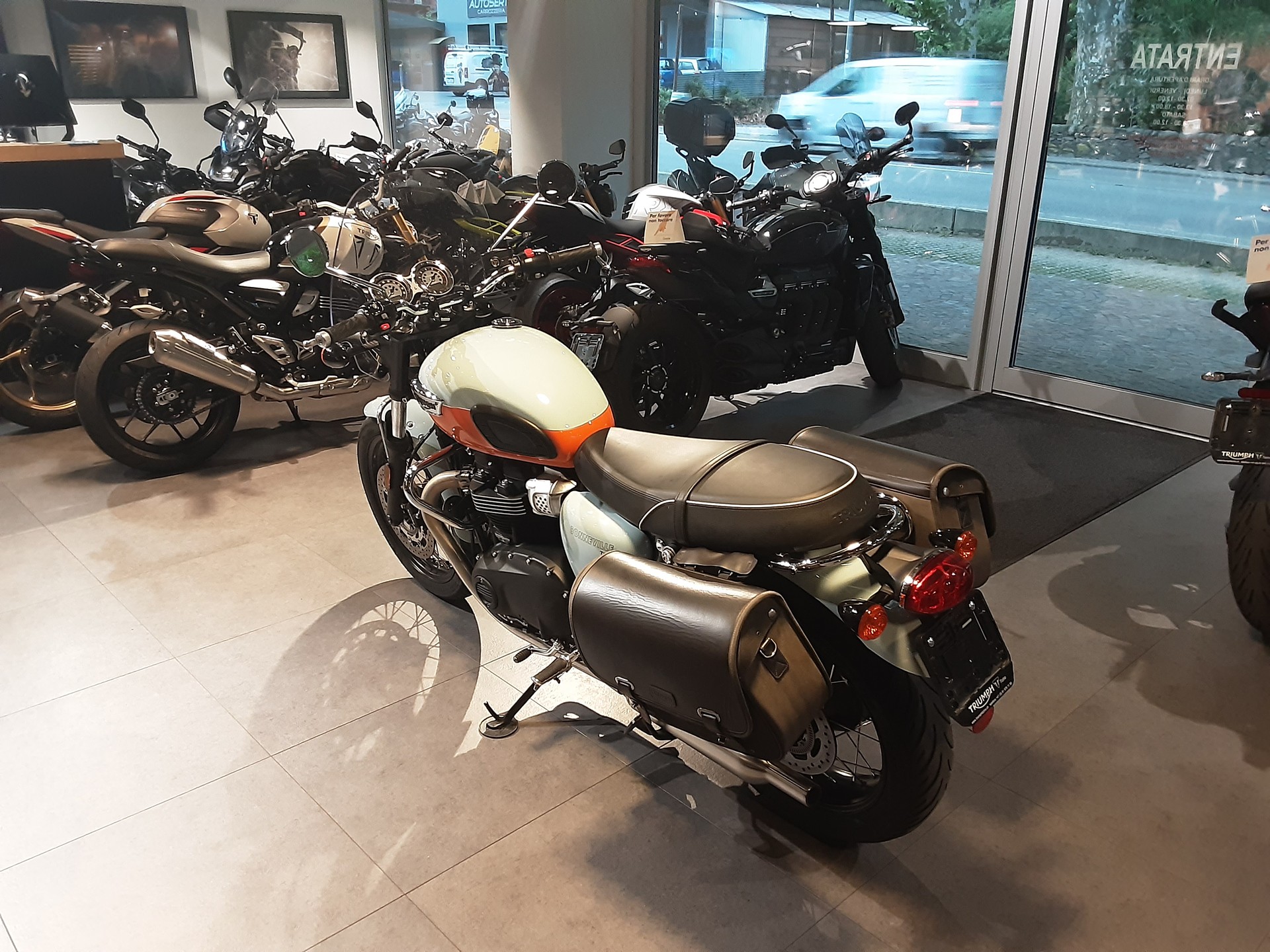 TRIUMPH Bonneville 900 T 100-image-5