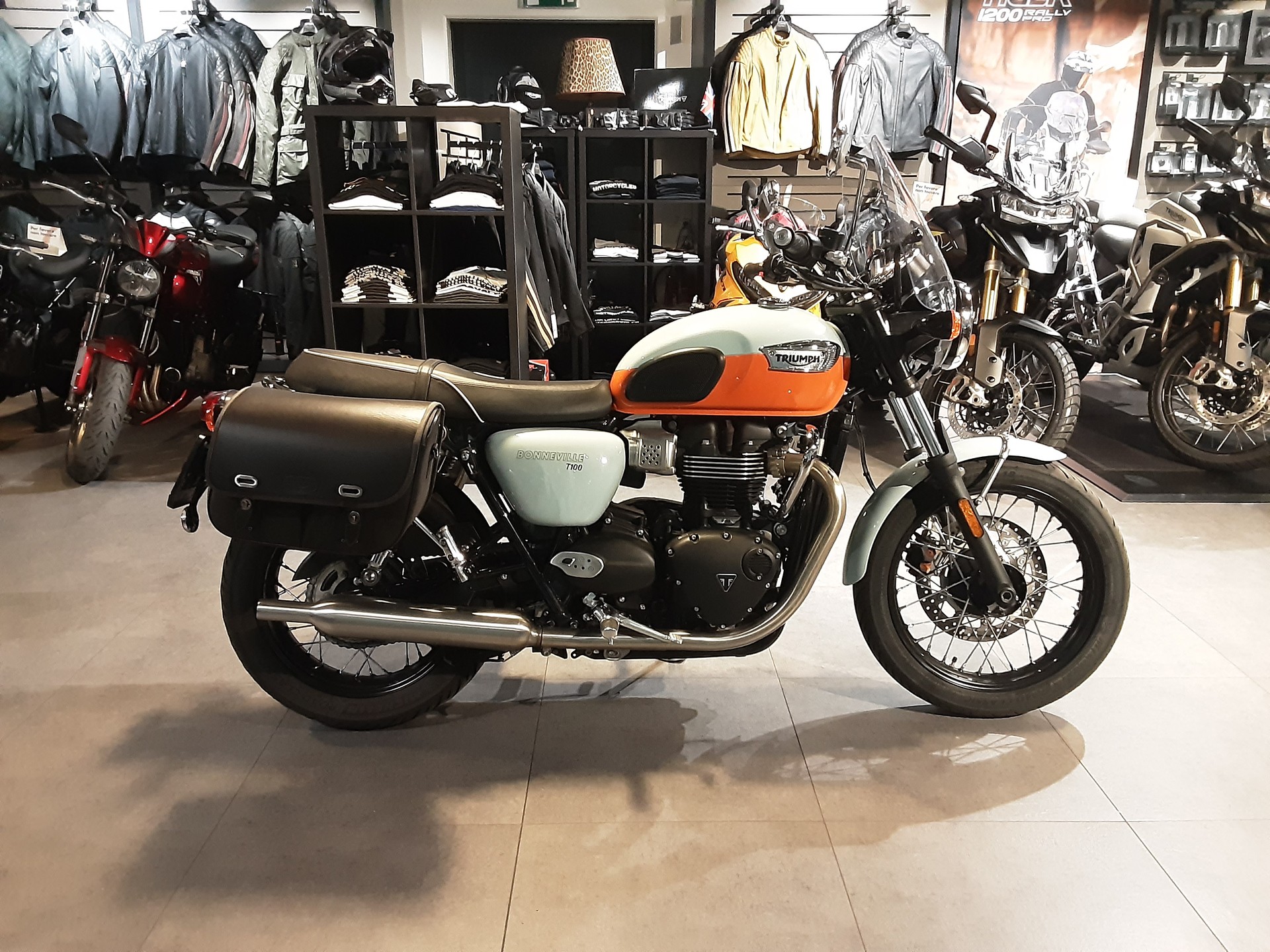 TRIUMPH Bonneville 900 T 100