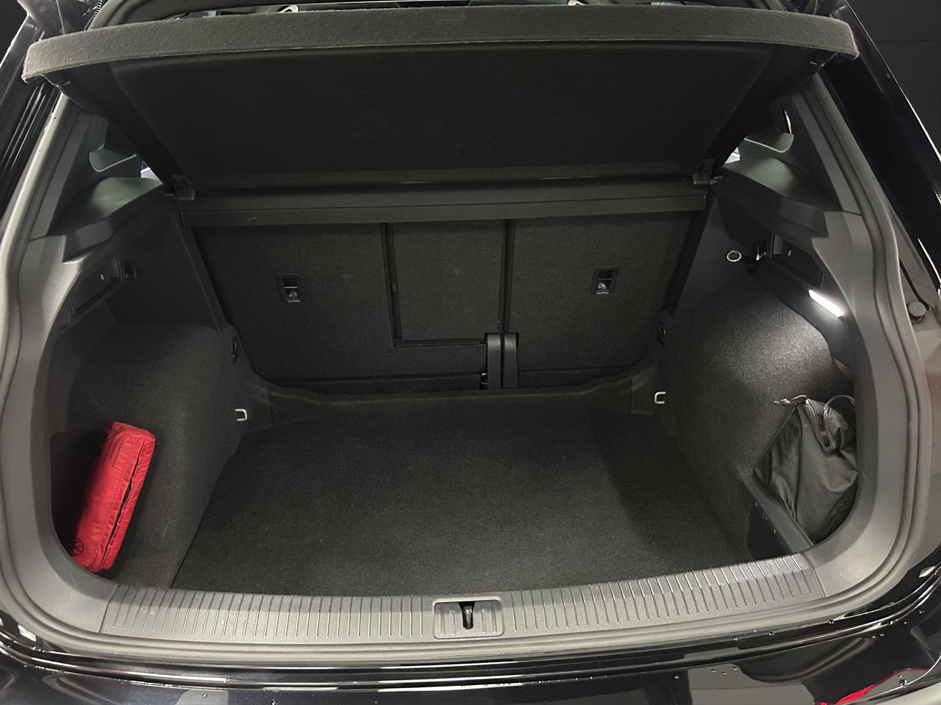 VW Tiguan 2.0TSI R 4Motion DSG-image-12