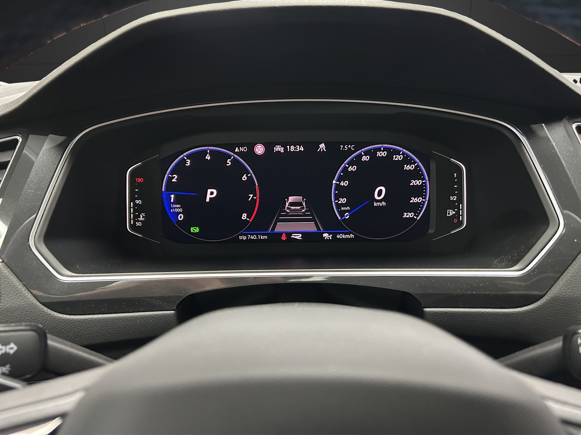 VW Tiguan 2.0TSI R 4Motion DSG-image-11