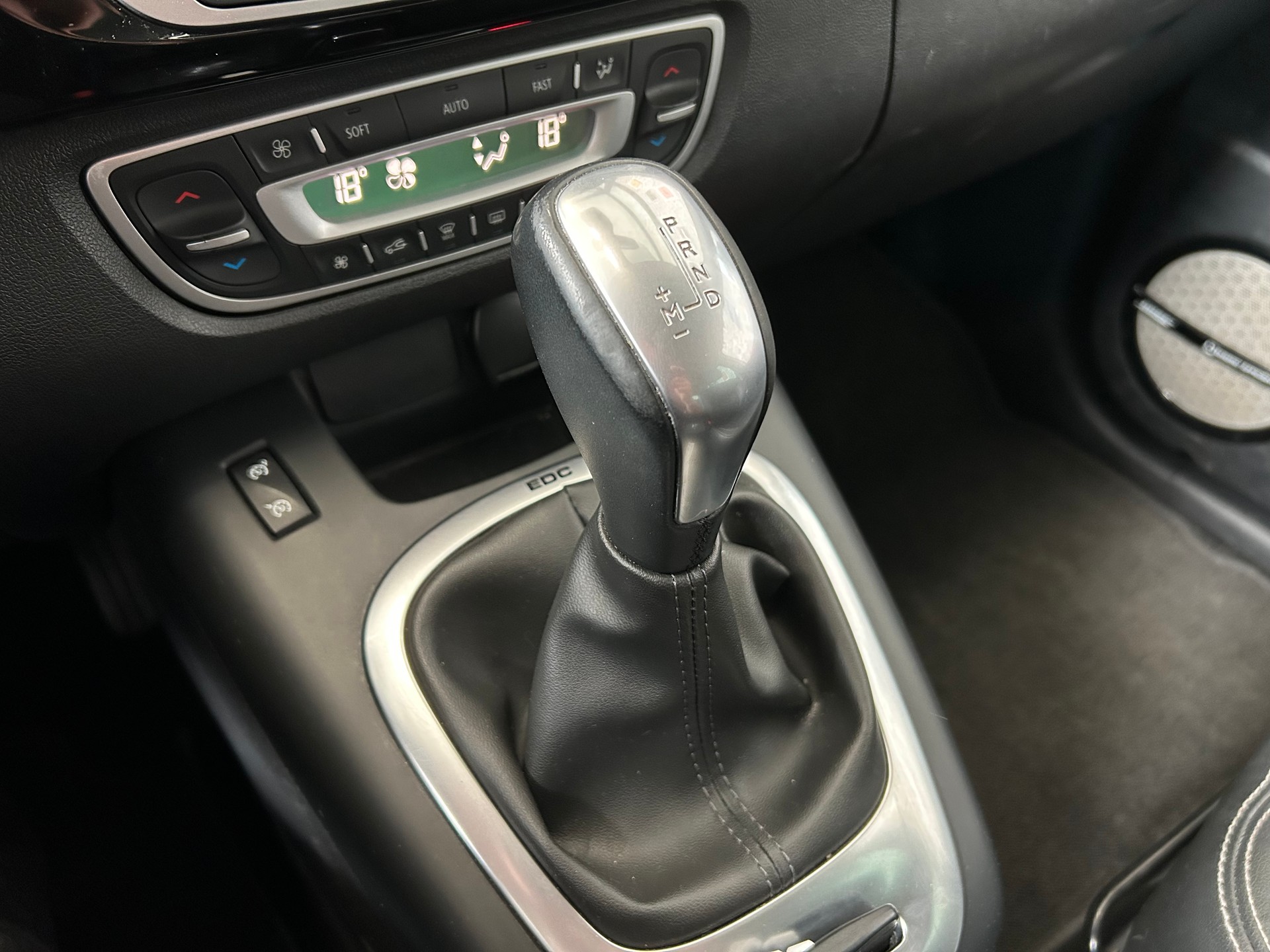 RENAULT Grand Scénic 1.5 dCi Swiss Edition EDC-image-11