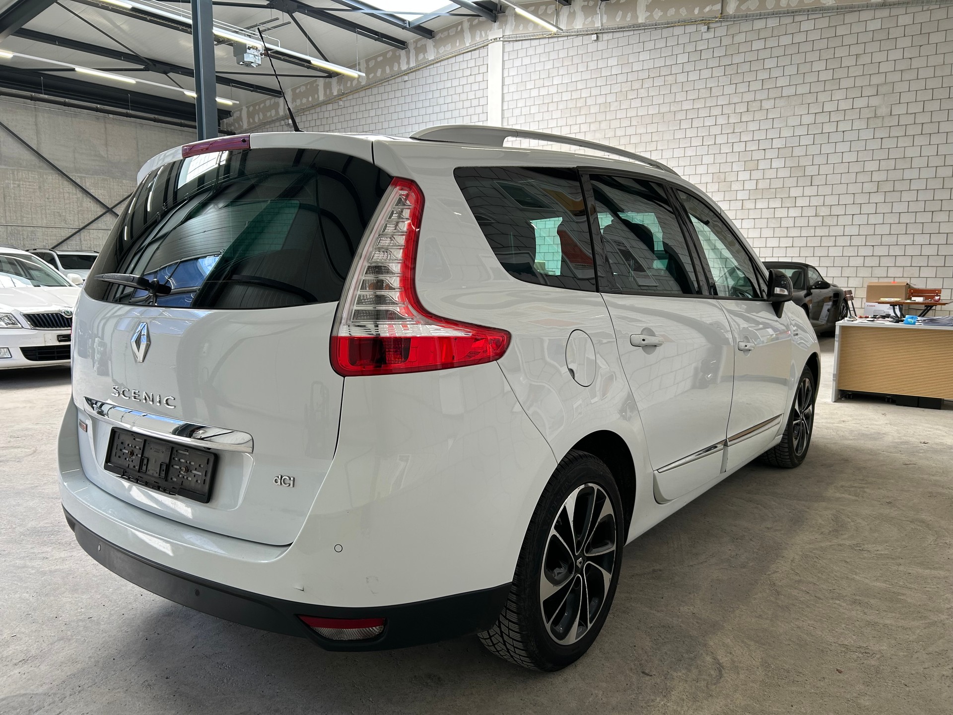 RENAULT Grand Scénic 1.5 dCi Swiss Edition EDC-showroom-element-3