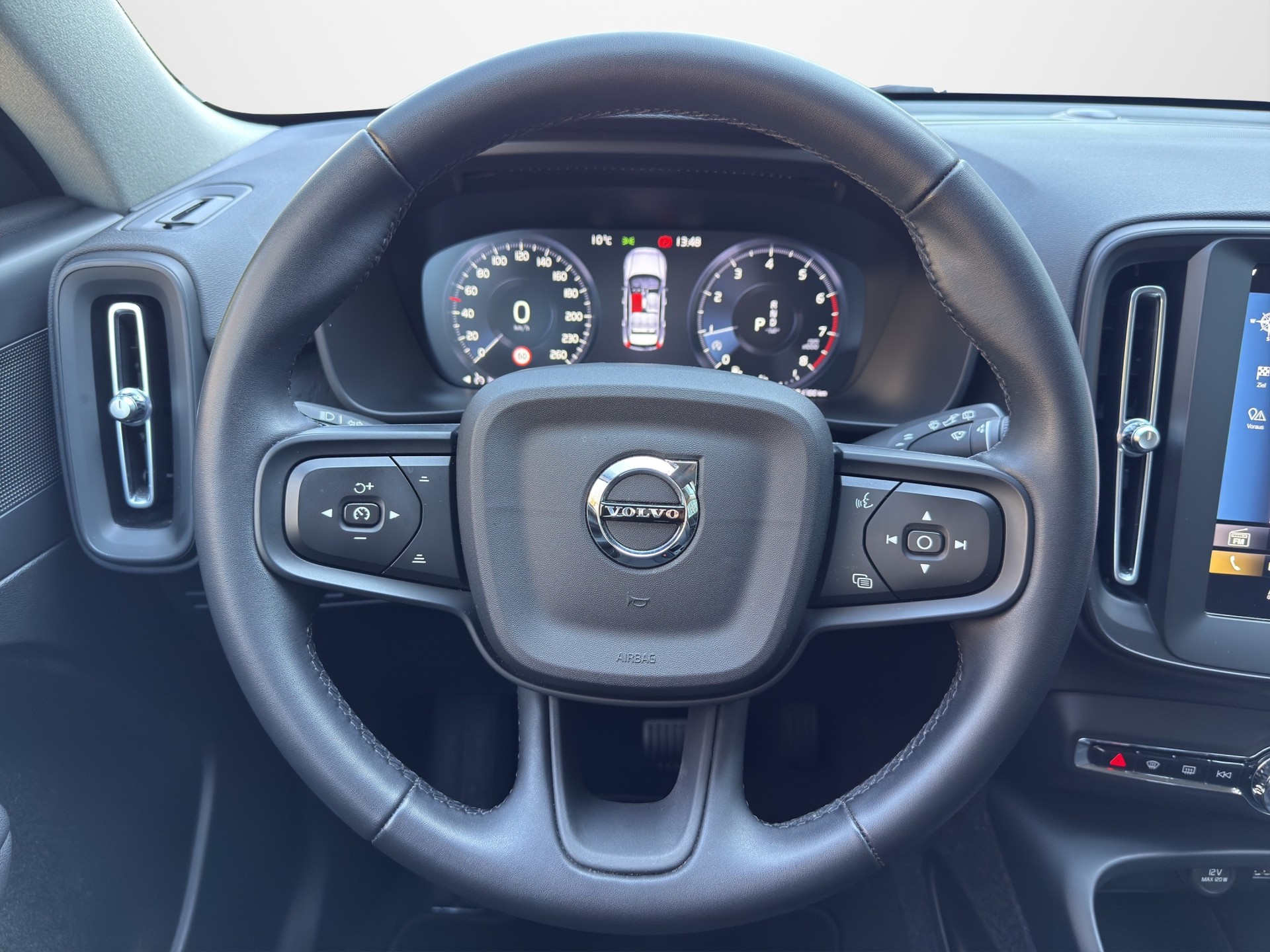 VOLVO XC40 1.5 T2 Essential-image-11