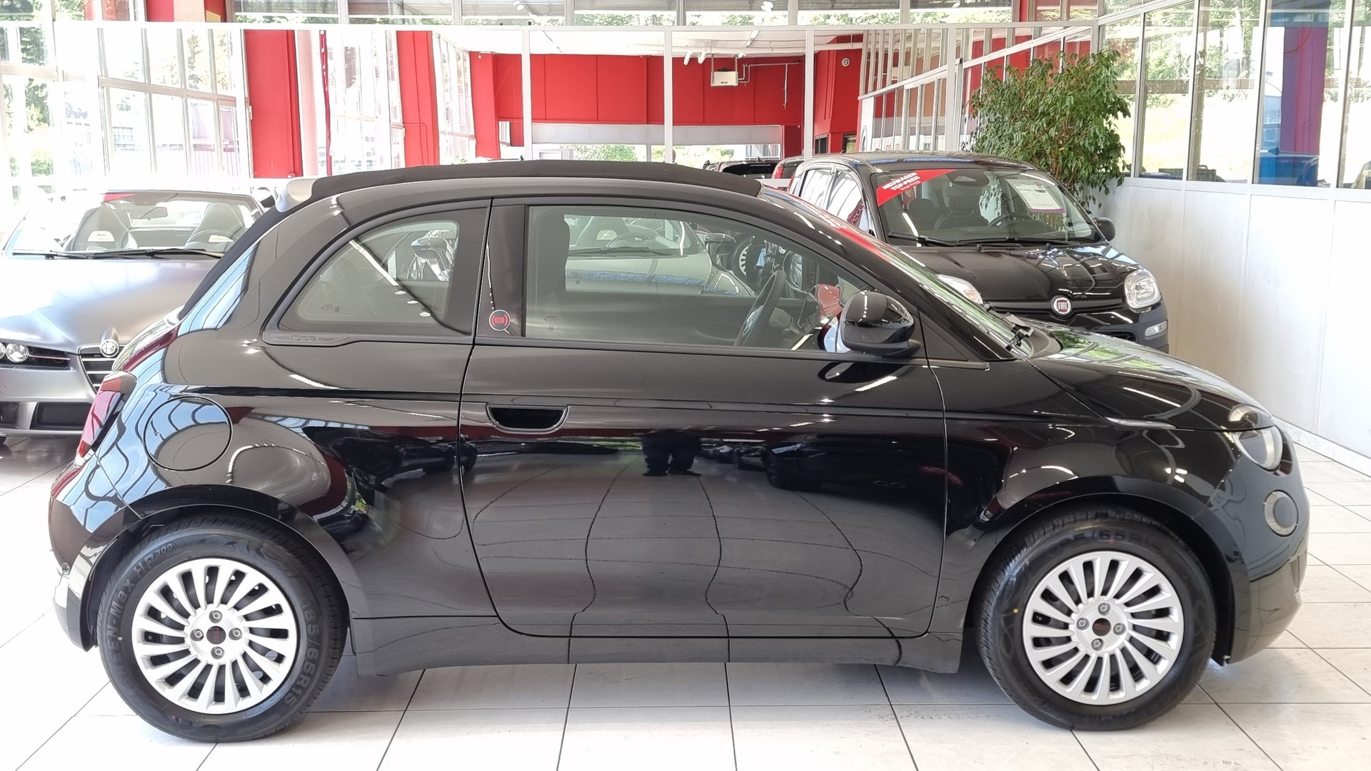 FIAT 500 Cabrio Red-image-8