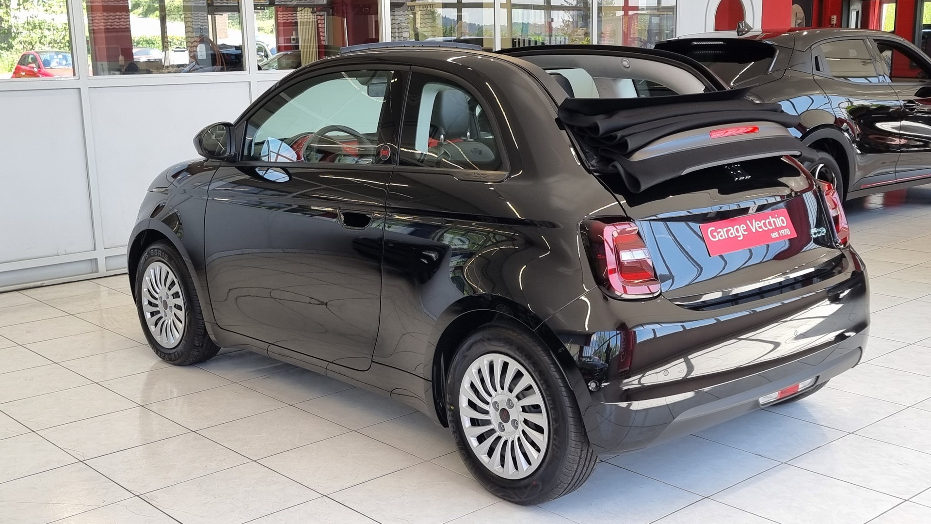 FIAT 500 Cabrio Red-showroom-element-3