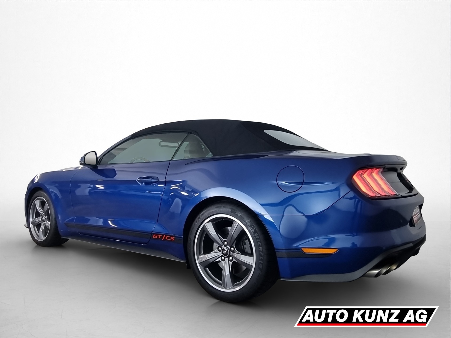 FORD Mustang Convertible 5.0 V8 GT California Special-showroom-element-3