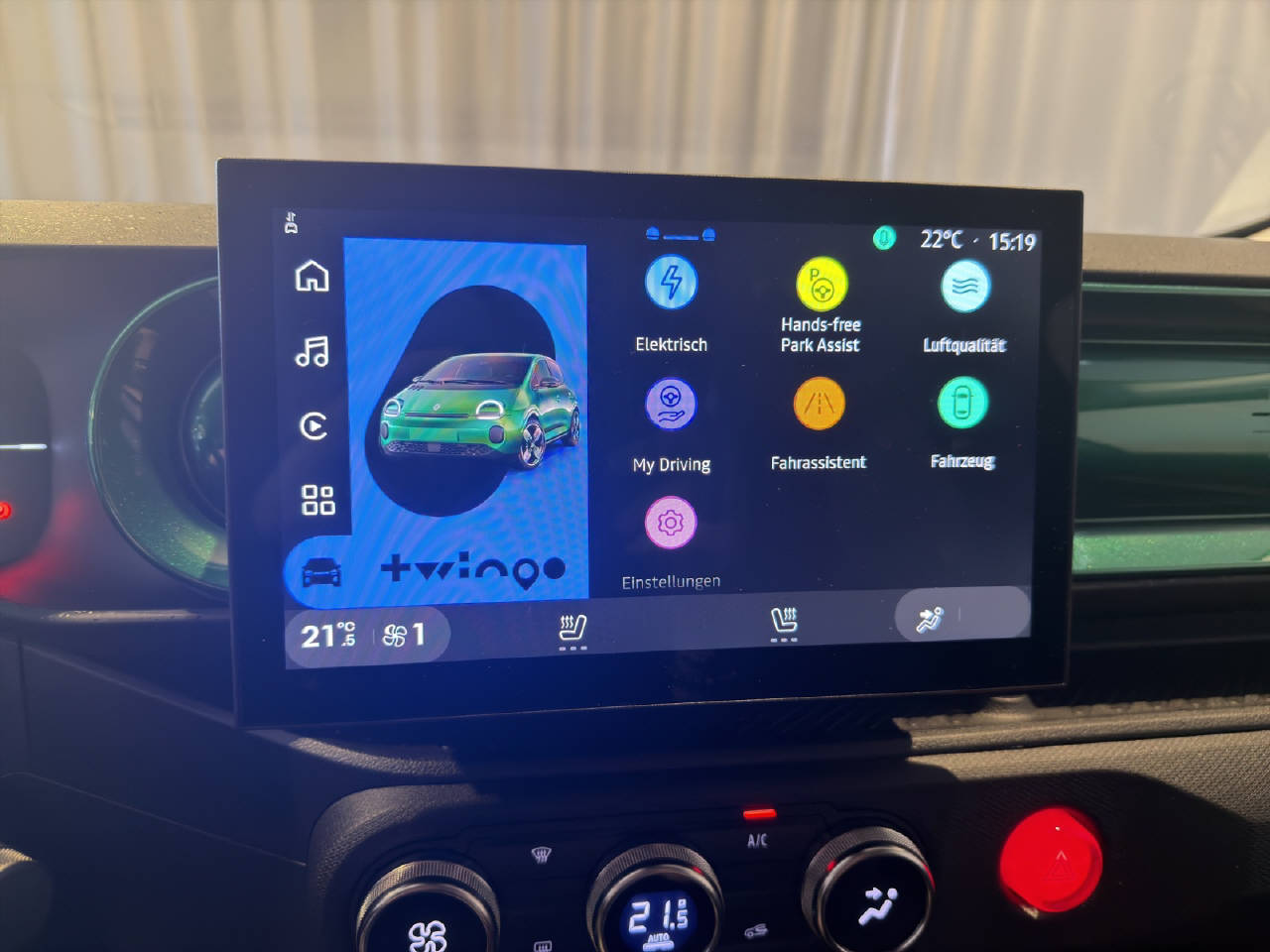 RENAULT Twingo E-Tech Urban Range techno-image-10