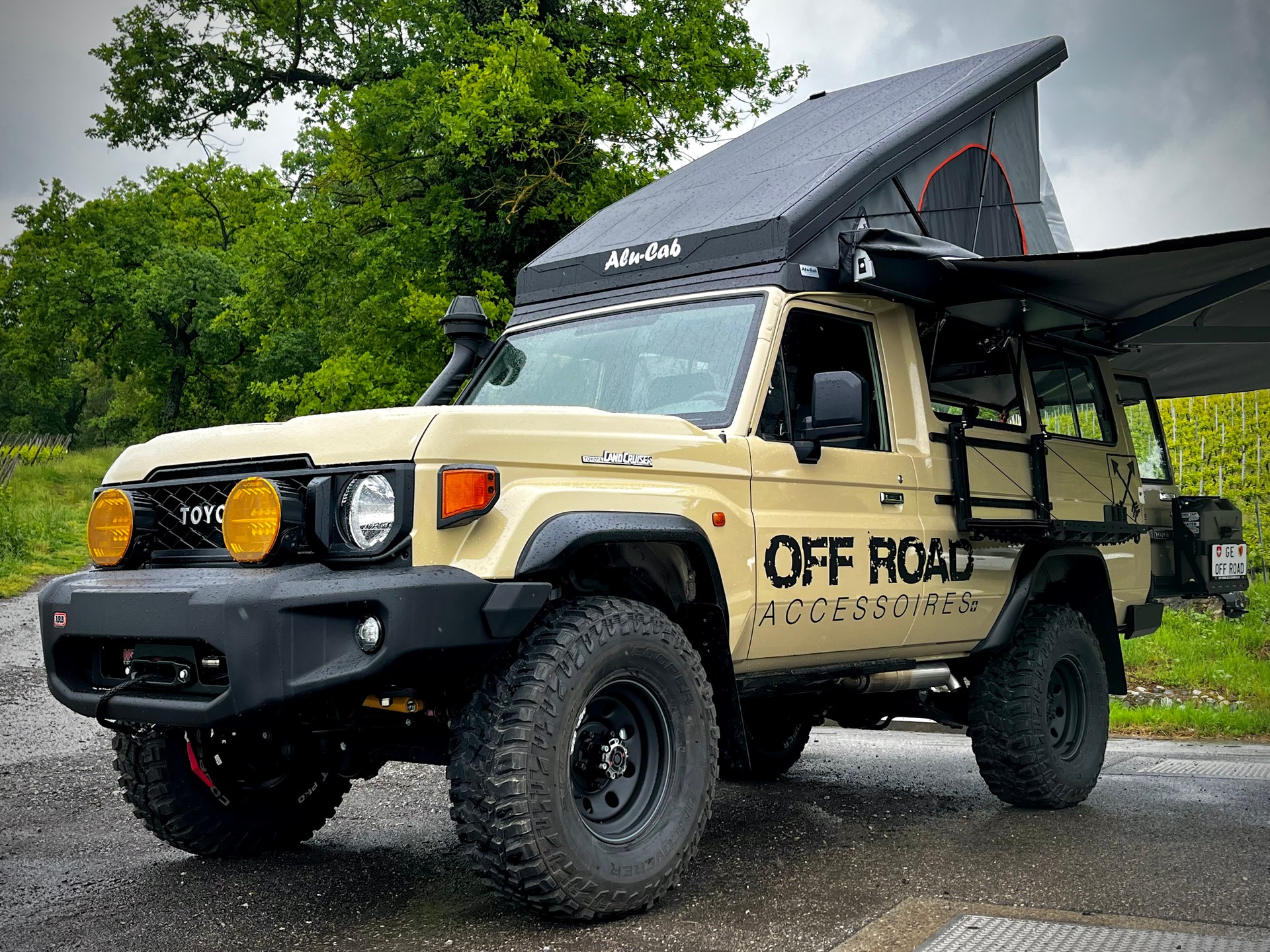 TOYOTA GRJ78 Auto