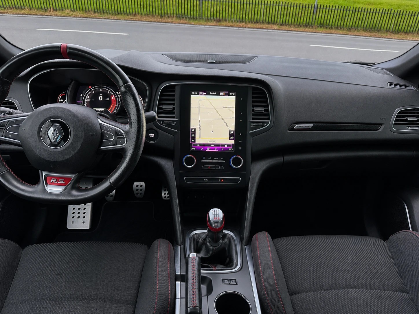 RENAULT Mégane RS 280 Handschalter / Ab MFK / Service gepfleft / 36 Monate Garantie exkl. / 8 Fach/LED/Sportsitze/BOSE /Rückfahrkamera-image-11