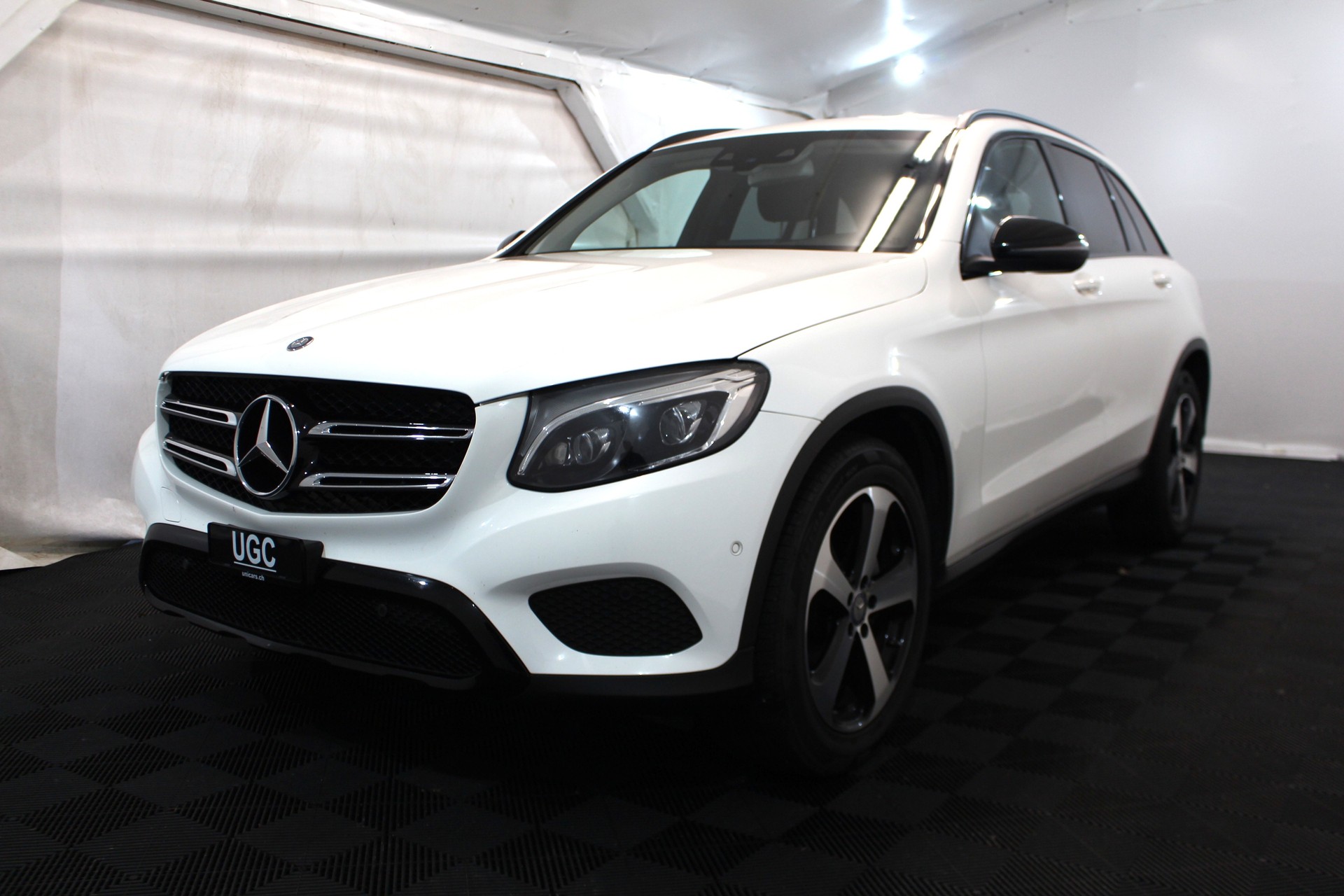MERCEDES-BENZ GLC 250 d Exclusive 4m-showroom-element-2