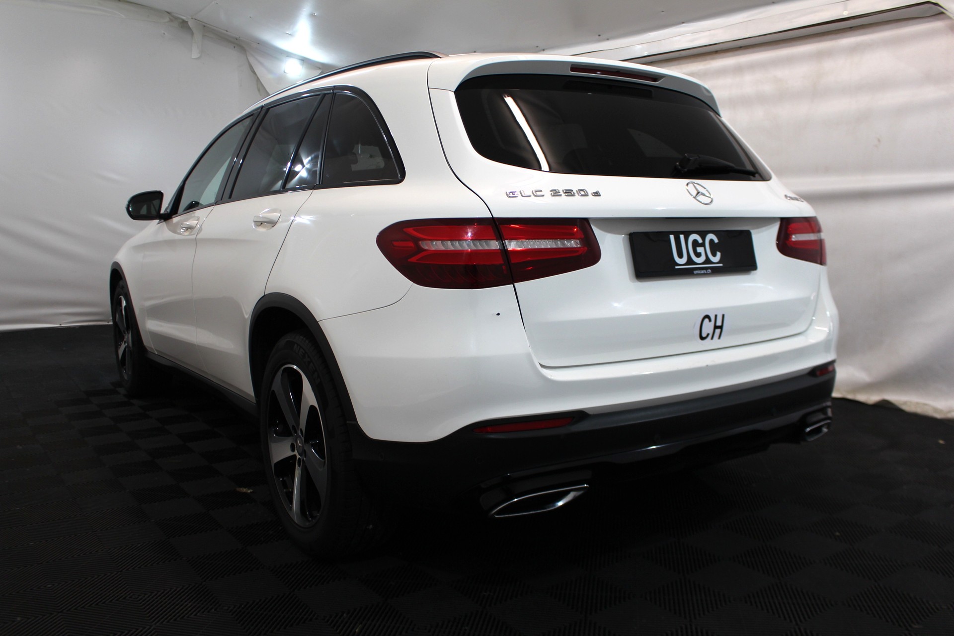 MERCEDES-BENZ GLC 250 d Exclusive 4m-showroom-element-3