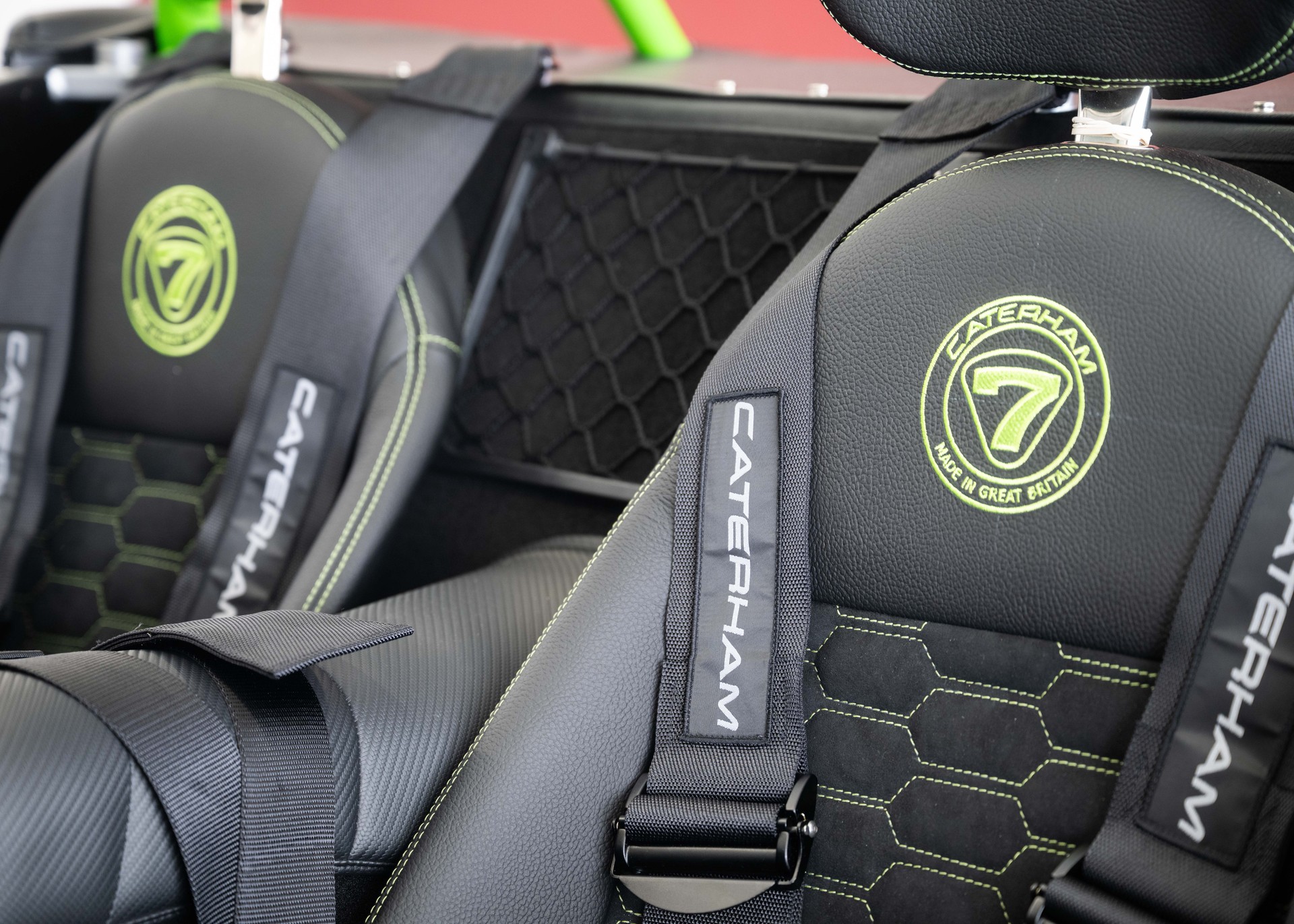 CATERHAM Seven 340R SV (MY26, Swiss new car, Chainmail Silver exclusive paint, Signature Sport Hex seats, 24-month factory warranty)-image-23