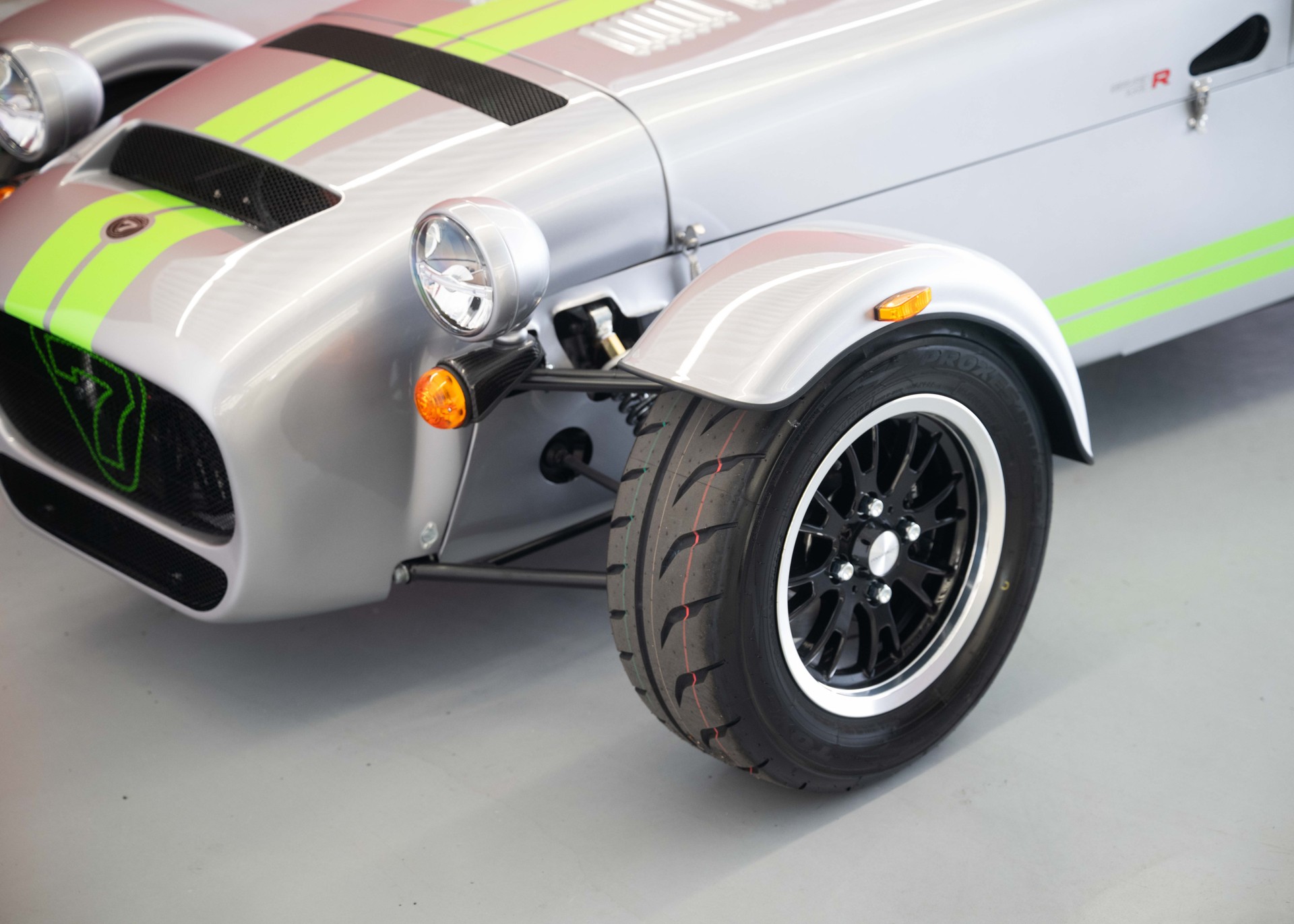 CATERHAM Seven 340R SV (MY26, Swiss new car, Chainmail Silver exclusive paint, Signature Sport Hex seats, 24-month factory warranty)-image-13