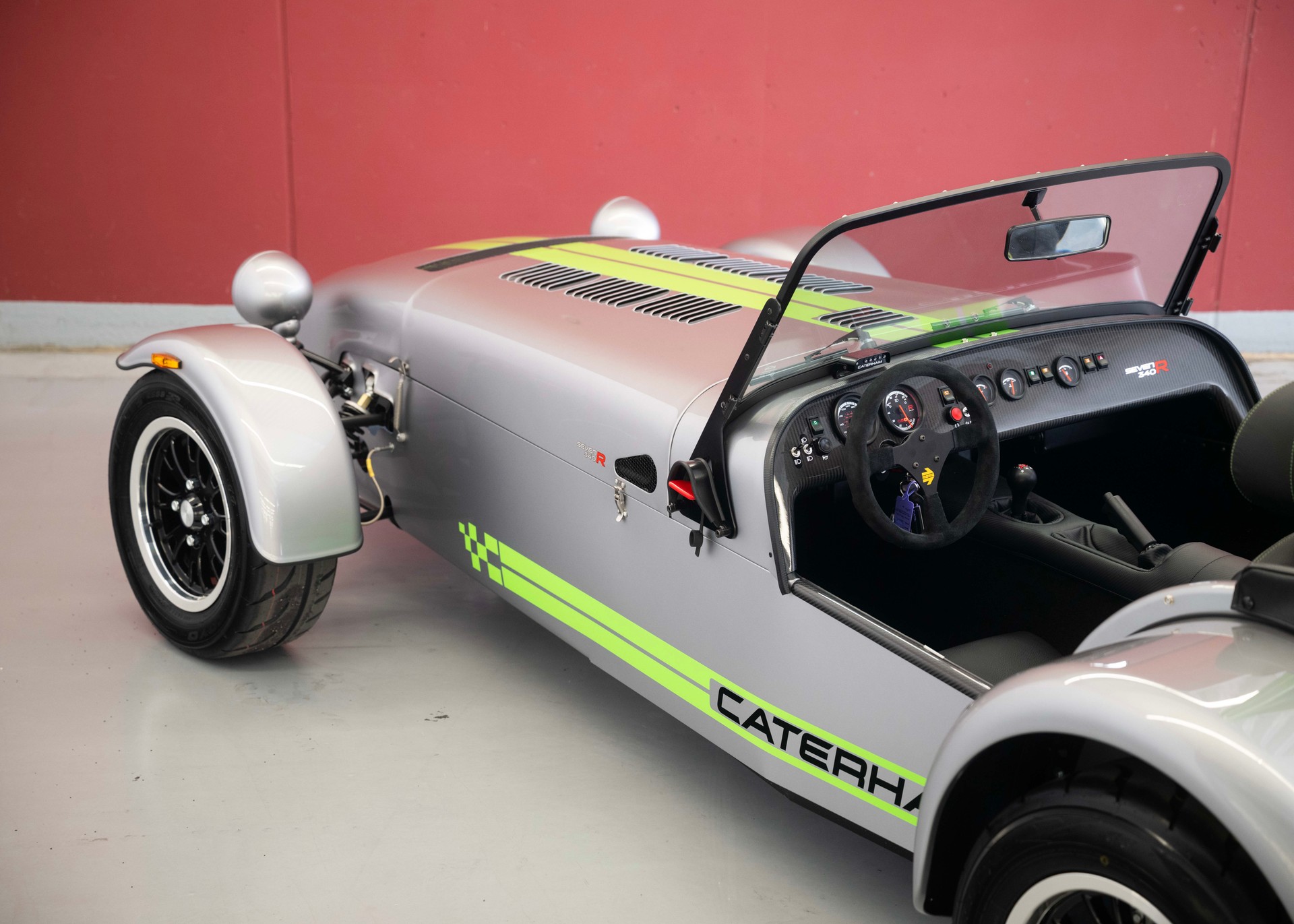 CATERHAM Seven 340R SV (MY26, Swiss new car, Chainmail Silver exclusive paint, Signature Sport Hex seats, 24-month factory warranty)-image-11