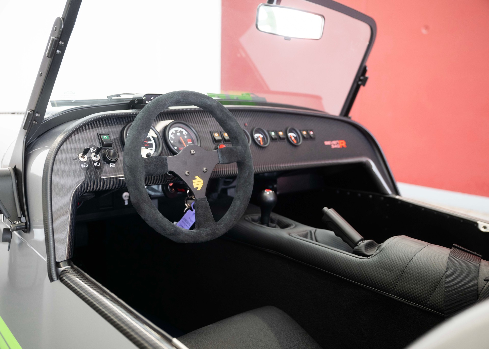 CATERHAM Seven 340R SV (MY26, Swiss new car, Chainmail Silver exclusive paint, Signature Sport Hex seats, 24-month factory warranty)-image-17