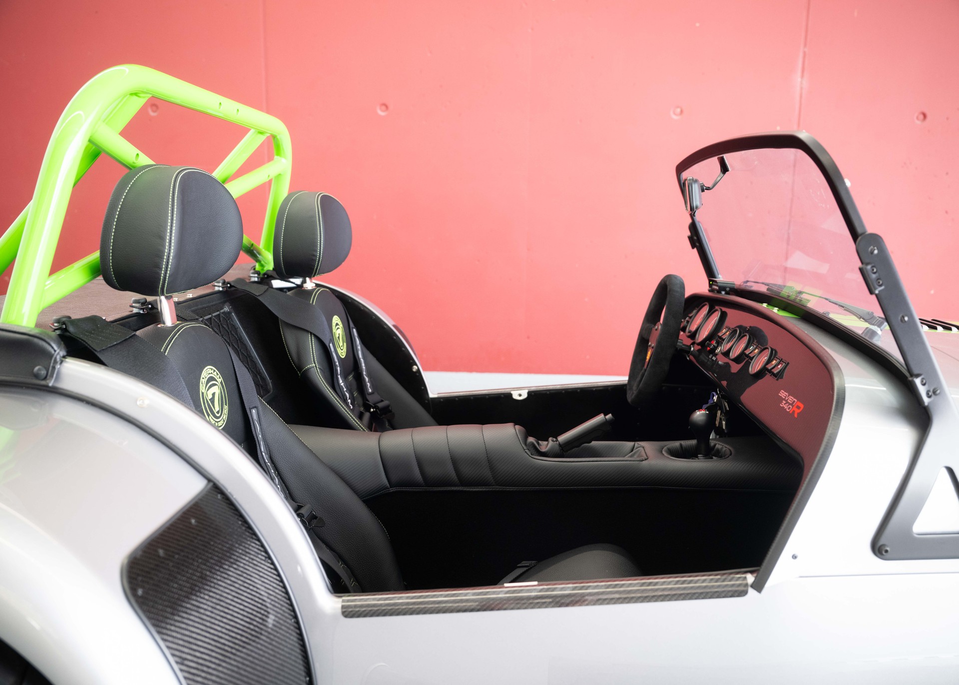 CATERHAM Seven 340R SV (MY26, Swiss new car, Chainmail Silver exclusive paint, Signature Sport Hex seats, 24-month factory warranty)-image-24