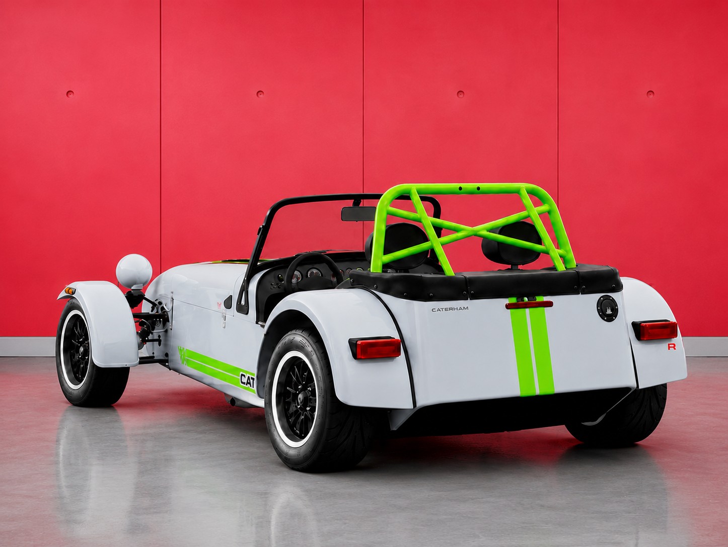 CATERHAM Seven 340R SV (MY26, Swiss new car, Chainmail Silver paint, Signature Sport Hex seats, 24-month factory warranty)-image-1