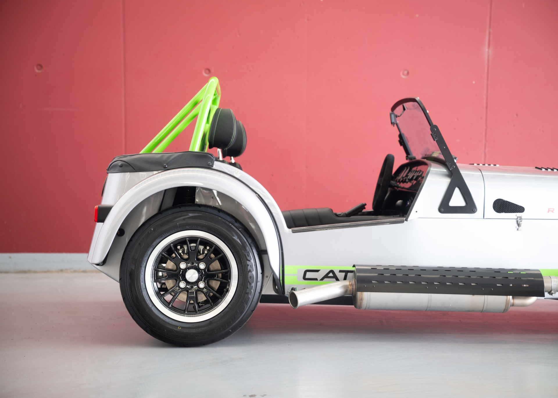CATERHAM Seven 340R SV (MY26, Swiss new car, Chainmail Silver exclusive paint, Signature Sport Hex seats, 24-month factory warranty)-image-7