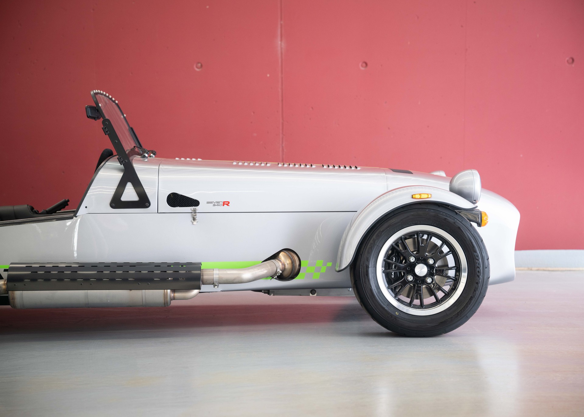 CATERHAM Seven 340R SV (MY26, Swiss new car, Chainmail Silver exclusive paint, Signature Sport Hex seats, 24-month factory warranty)-image-8
