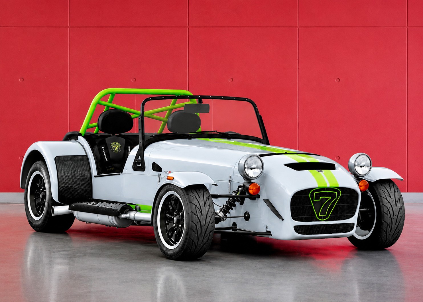 CATERHAM Seven 340R SV (MY26, Swiss new car, Chainmail Silver paint, Signature Sport Hex seats, 24-month factory warranty)-image-0