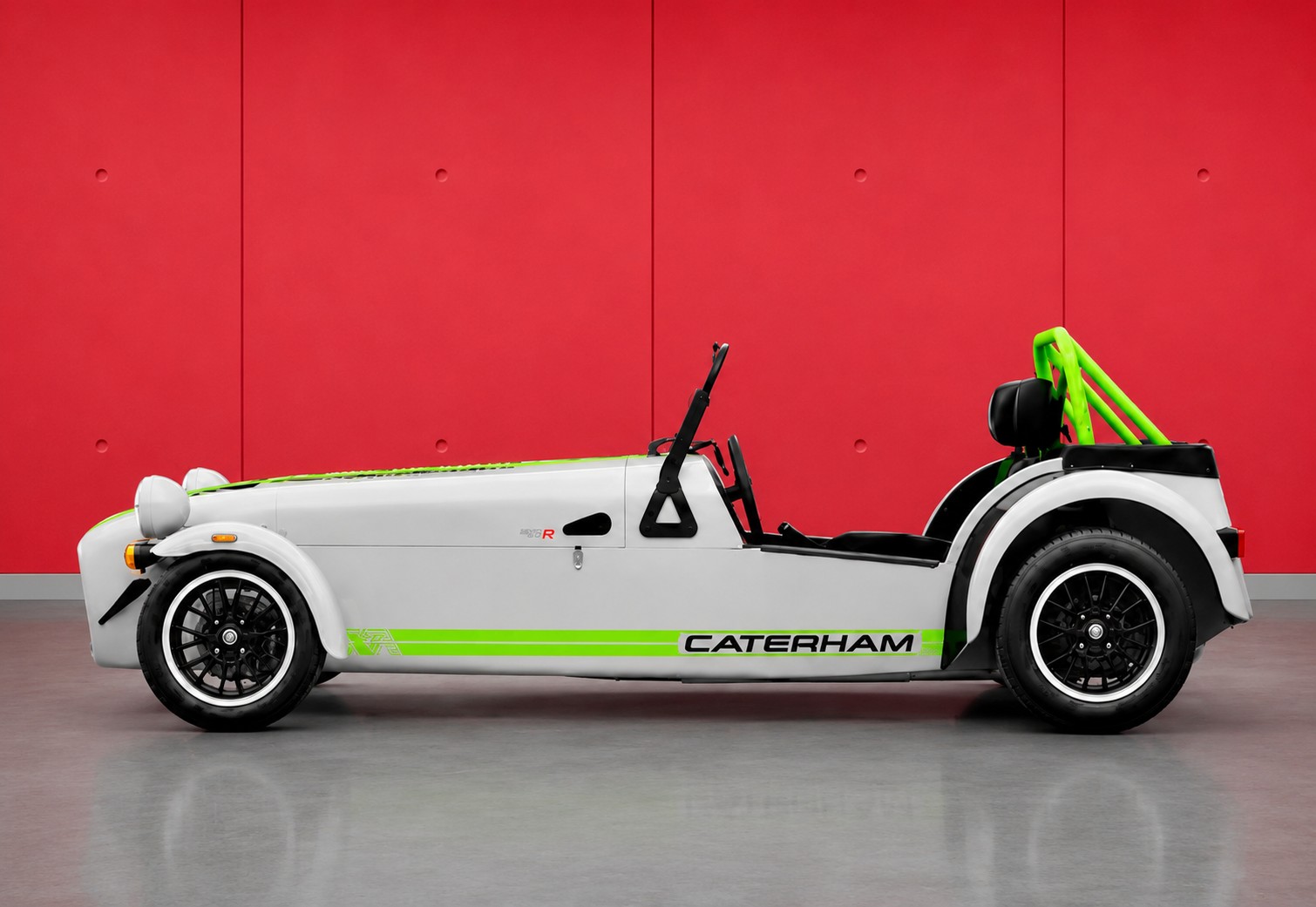 CATERHAM Seven 340R SV (MY26, Swiss new car, Chainmail Silver paint, Signature Sport Hex seats, 24-month factory warranty)-image-4