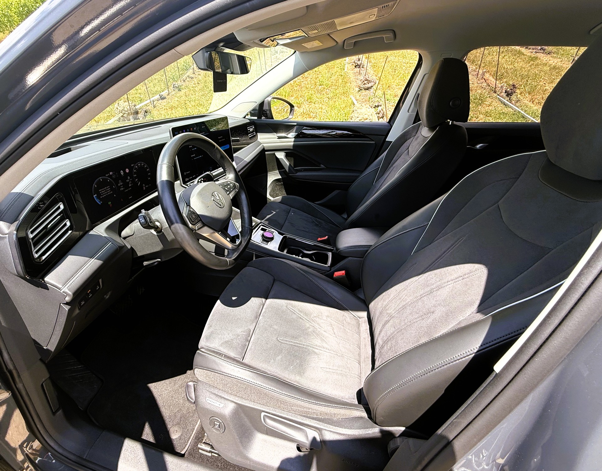 VW Tiguan 2.0 TDI SCR Elegance 4Motion DSG-image-9