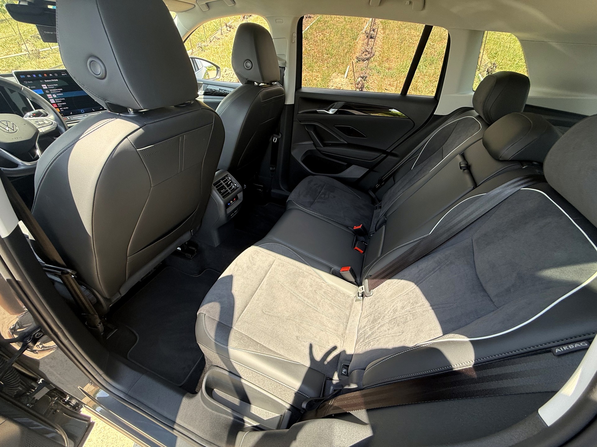 VW Tiguan 2.0 TDI SCR Elegance 4Motion DSG-image-20