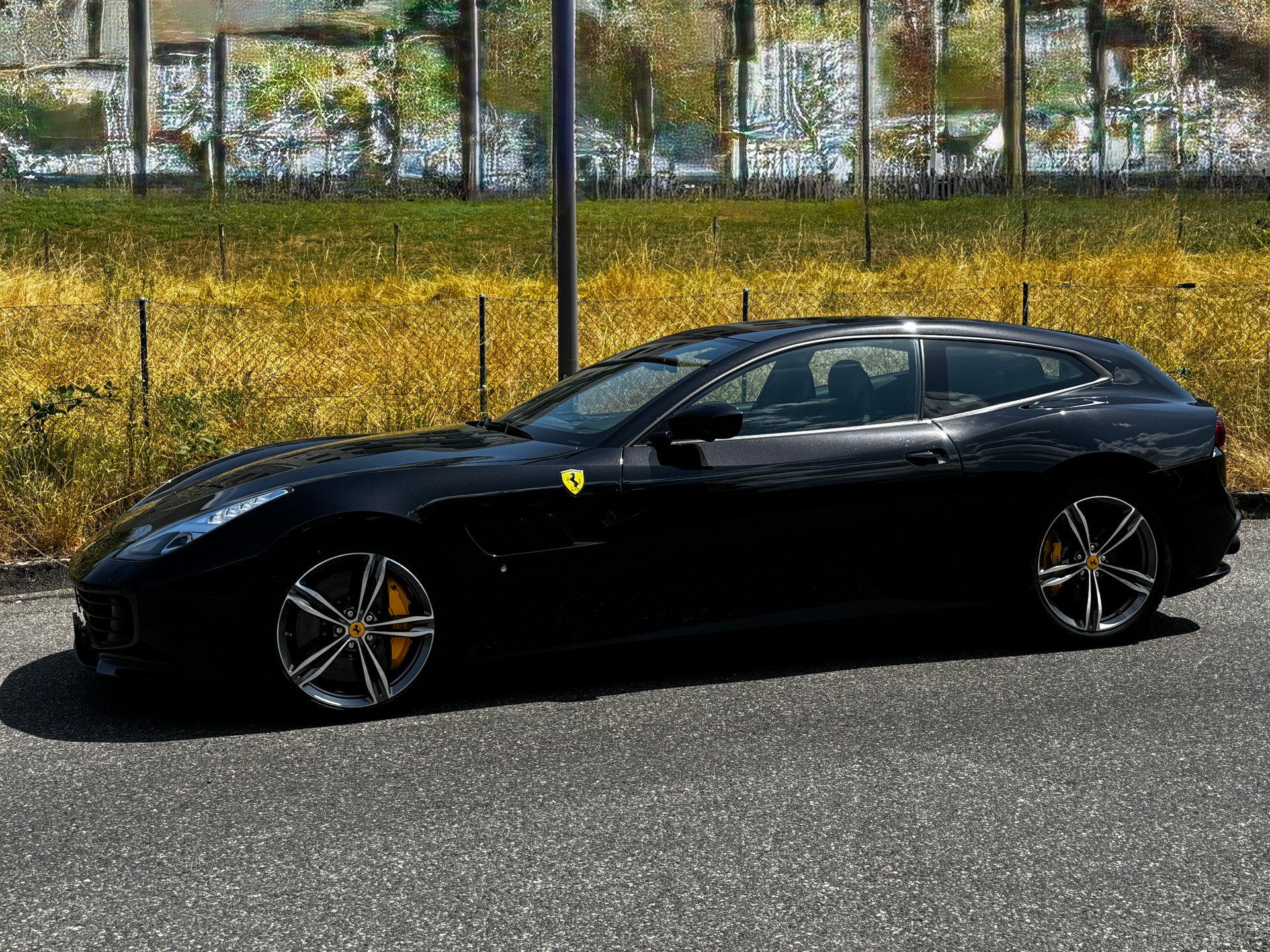 FERRARI GTC 4 Lusso-showroom-element-1
