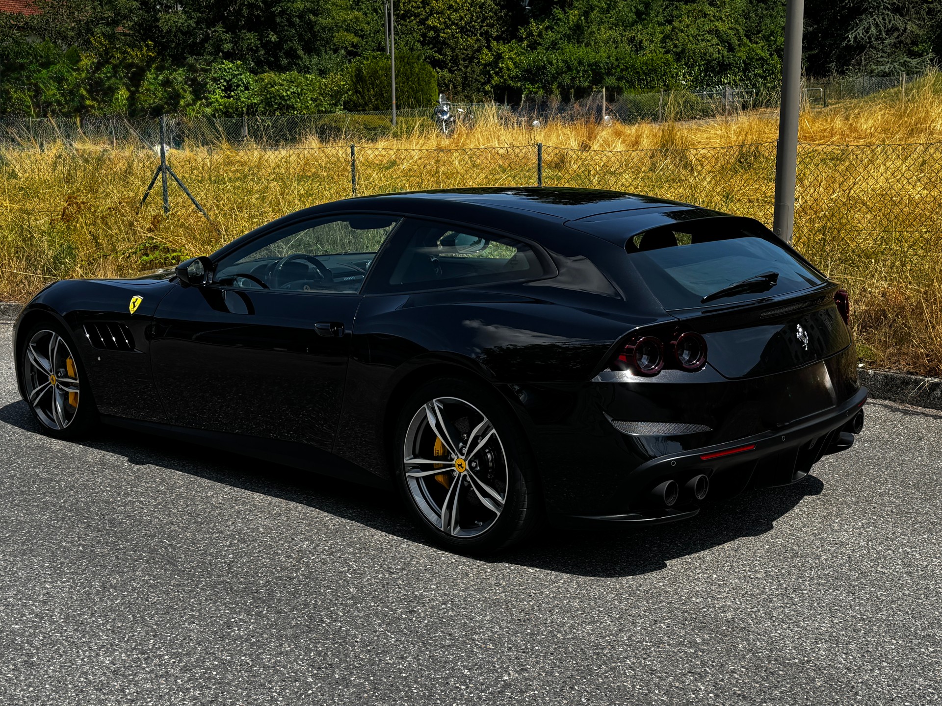 FERRARI GTC 4 Lusso-showroom-element-2