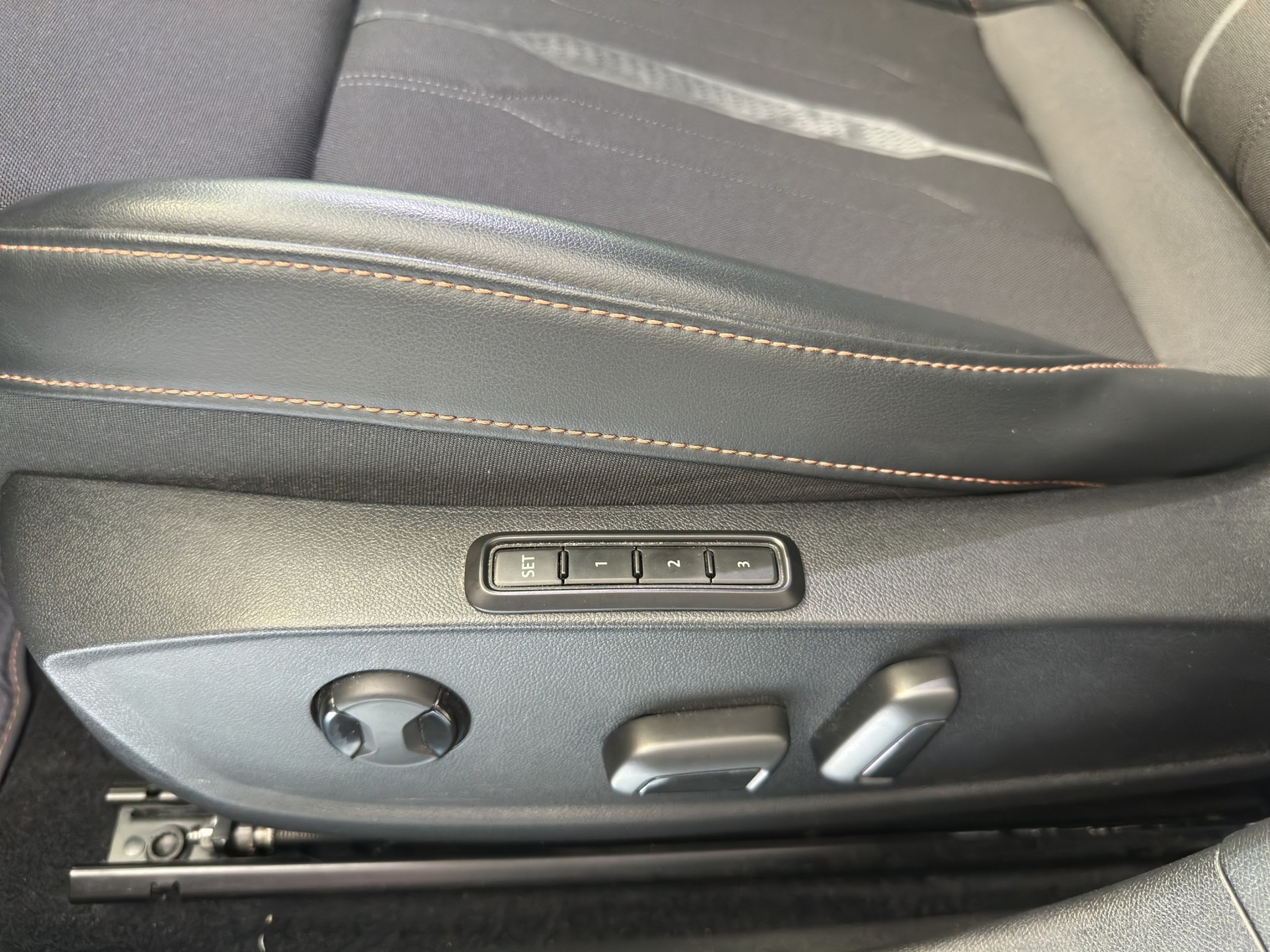CUPRA LEON ST 2.0 TSI VZ DSG 4Drive-image-9
