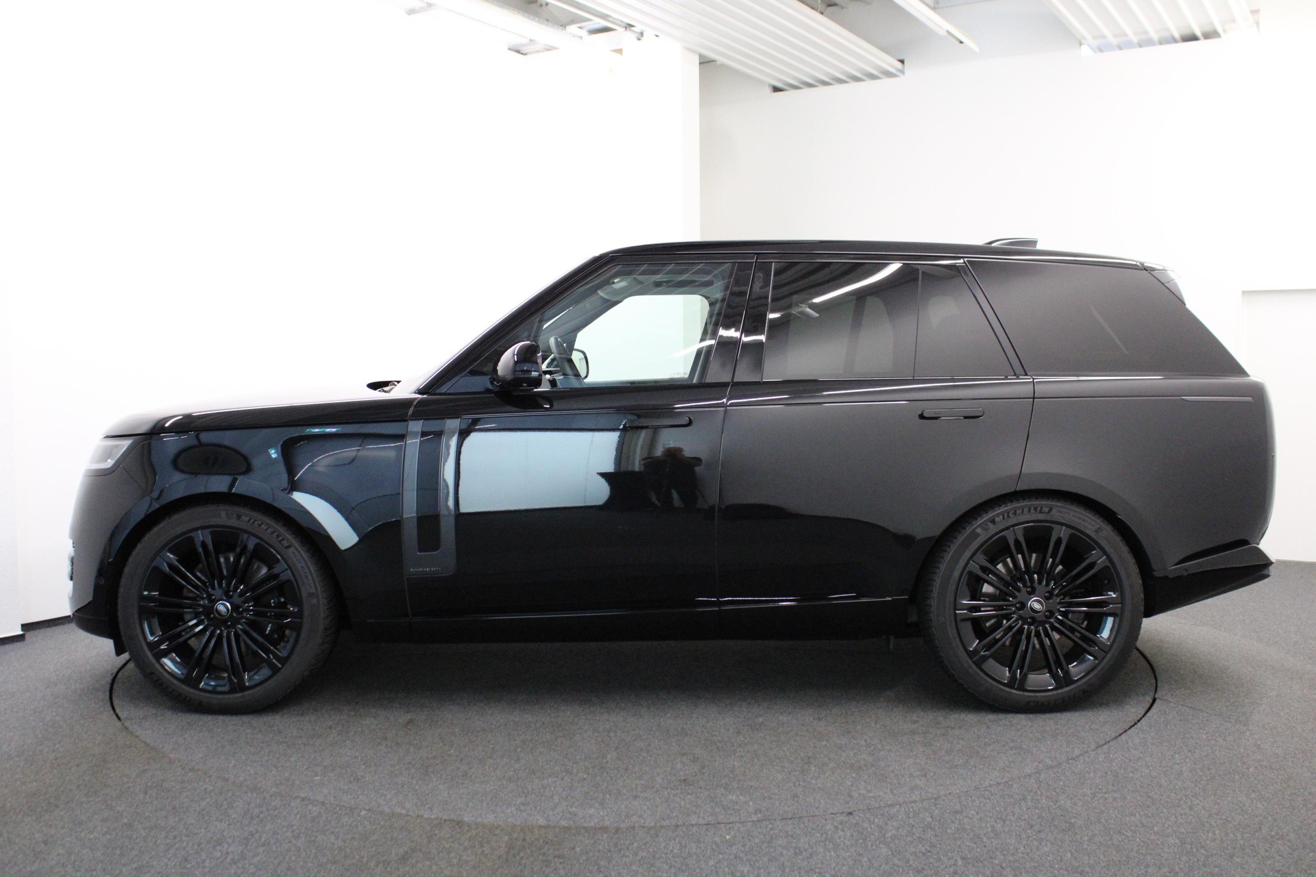 LAND ROVER Range Rover 4.4 V8 Autobiography-showroom-element-3